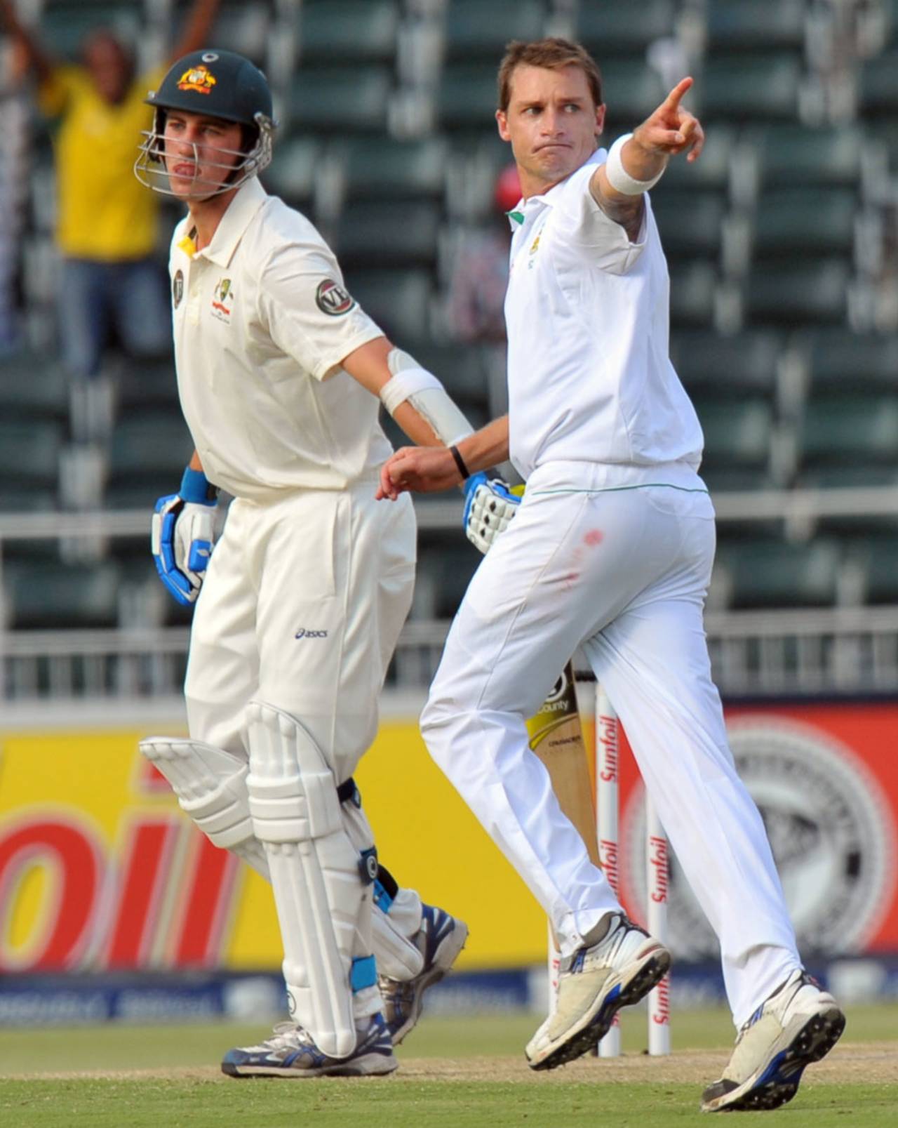 Dale Steyn signals the end of Pat Cummins, South Africa v Australia, 2nd Test, Johannesburg, 2nd day, November 18, 2011