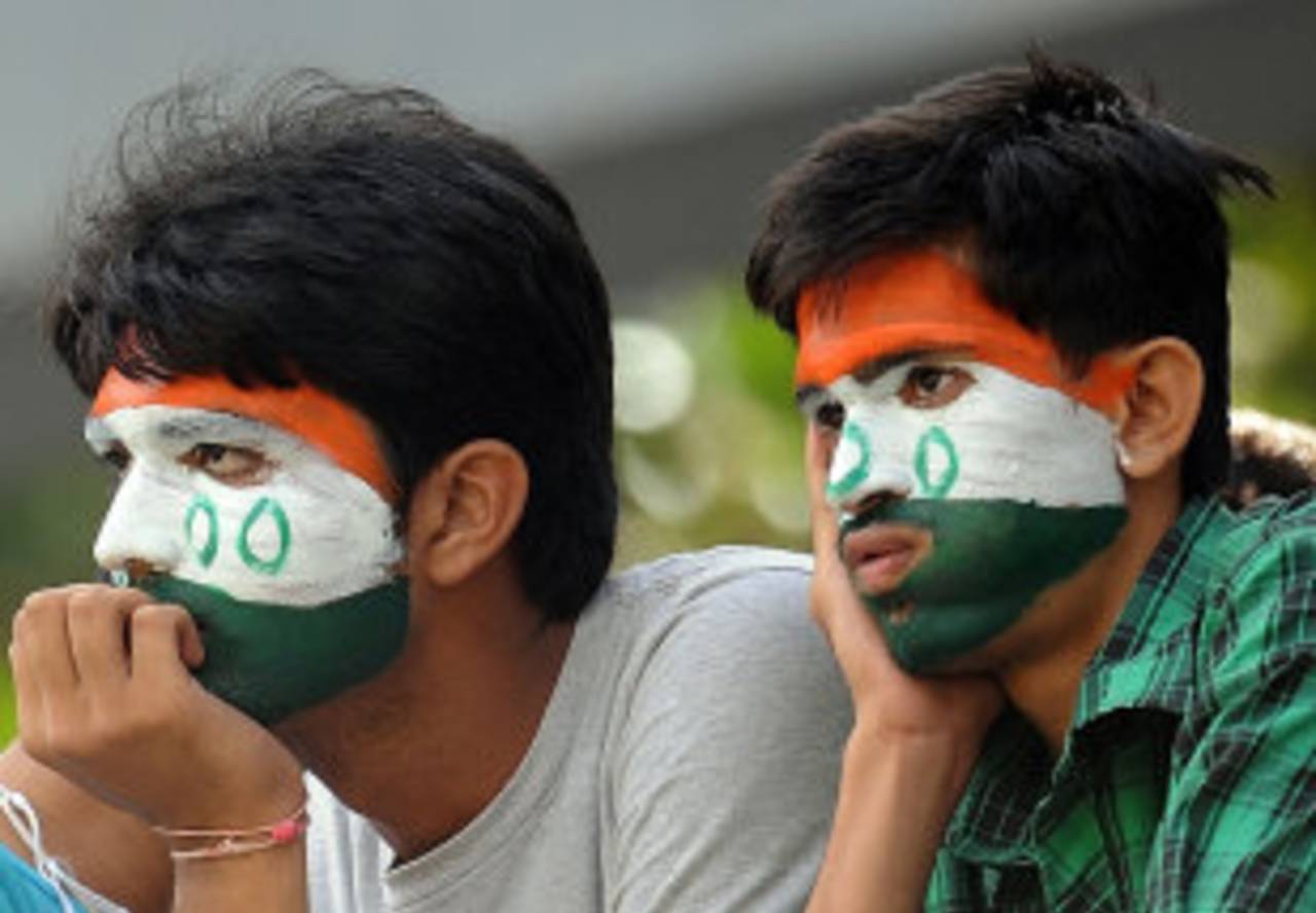 Indian fans wait for the elusive 100th century by Sachin Tendulkar, India v West Indies, 3rd Test, Mumbai, 4th day, November 25, 2011