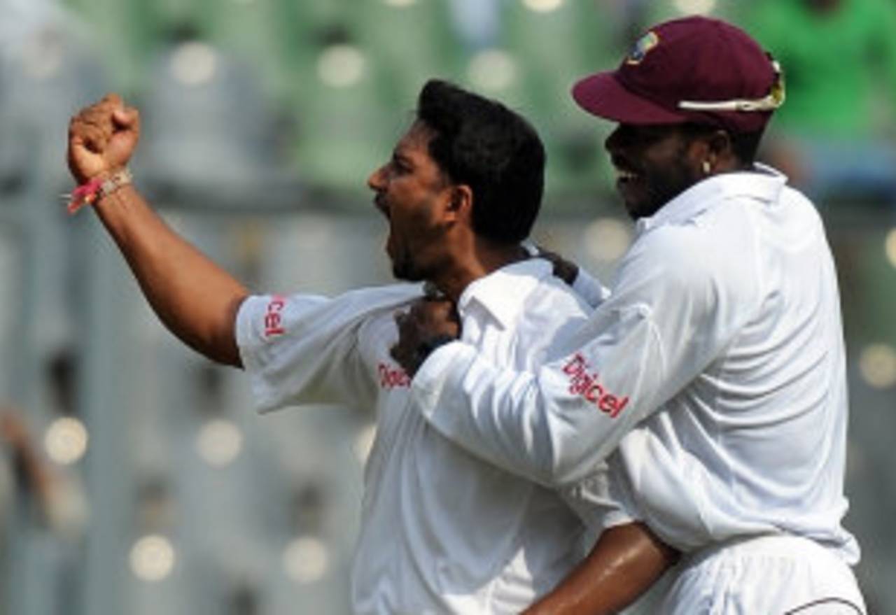 Ravi Rampaul exults after getting Sachin Tendulkar's wicket, India v West Indies, 3rd Test, Mumbai, 4th day, November 25, 2011