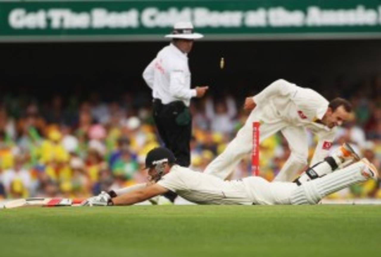 Daniel Vettori is run out for 96, Australia v New Zealand, 1st Test, Brisbane, 2nd day, December 2, 2011