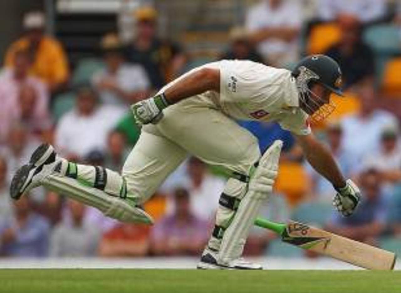 Ricky Ponting survived a run-out chance early in his innings, Australia v New Zealand, 1st Test, Brisbane, 2nd day, December 2, 2011