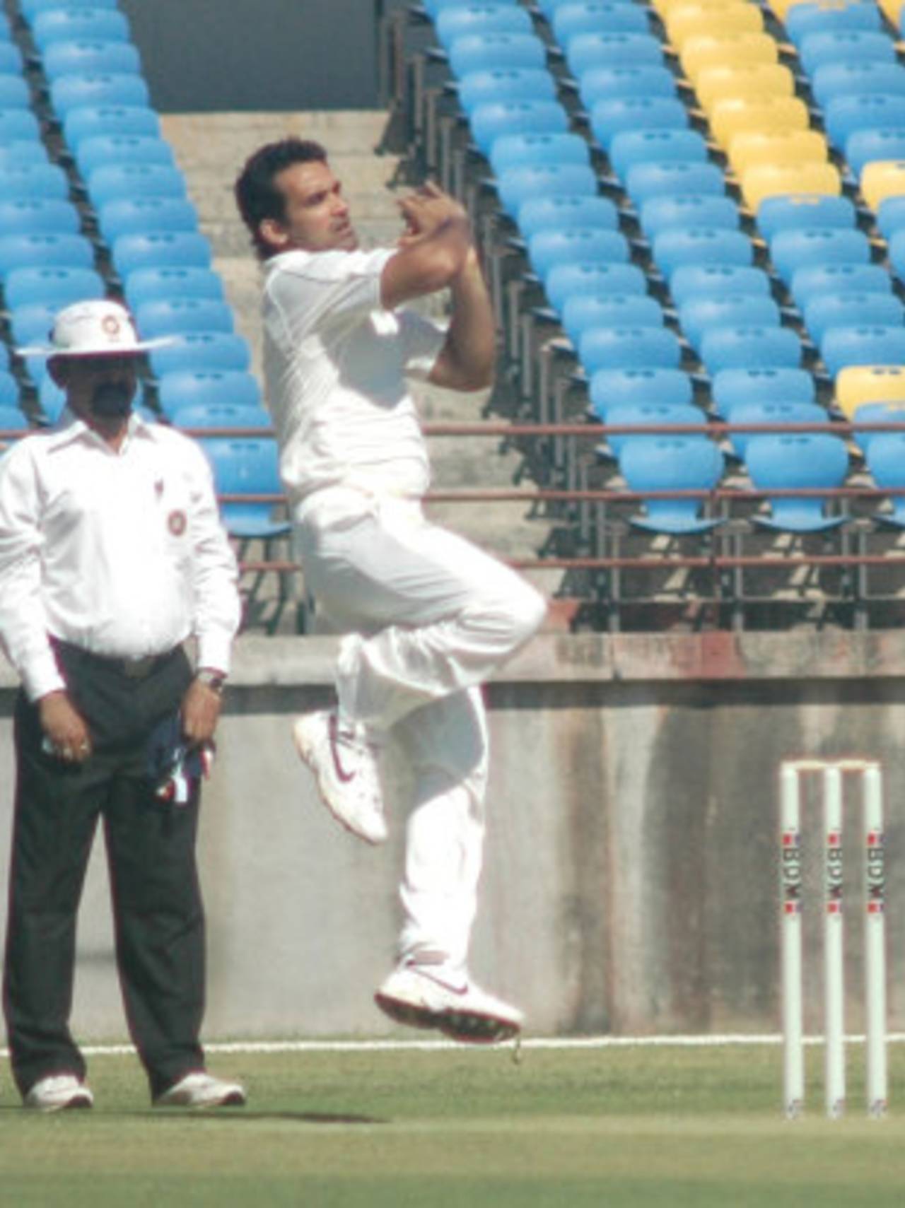 Zaheer Khan in action during Mumbai's Ranji Trophy match against Saurashtra in Rajkot&nbsp;&nbsp;&bull;&nbsp;&nbsp;ESPNcricinfo Ltd