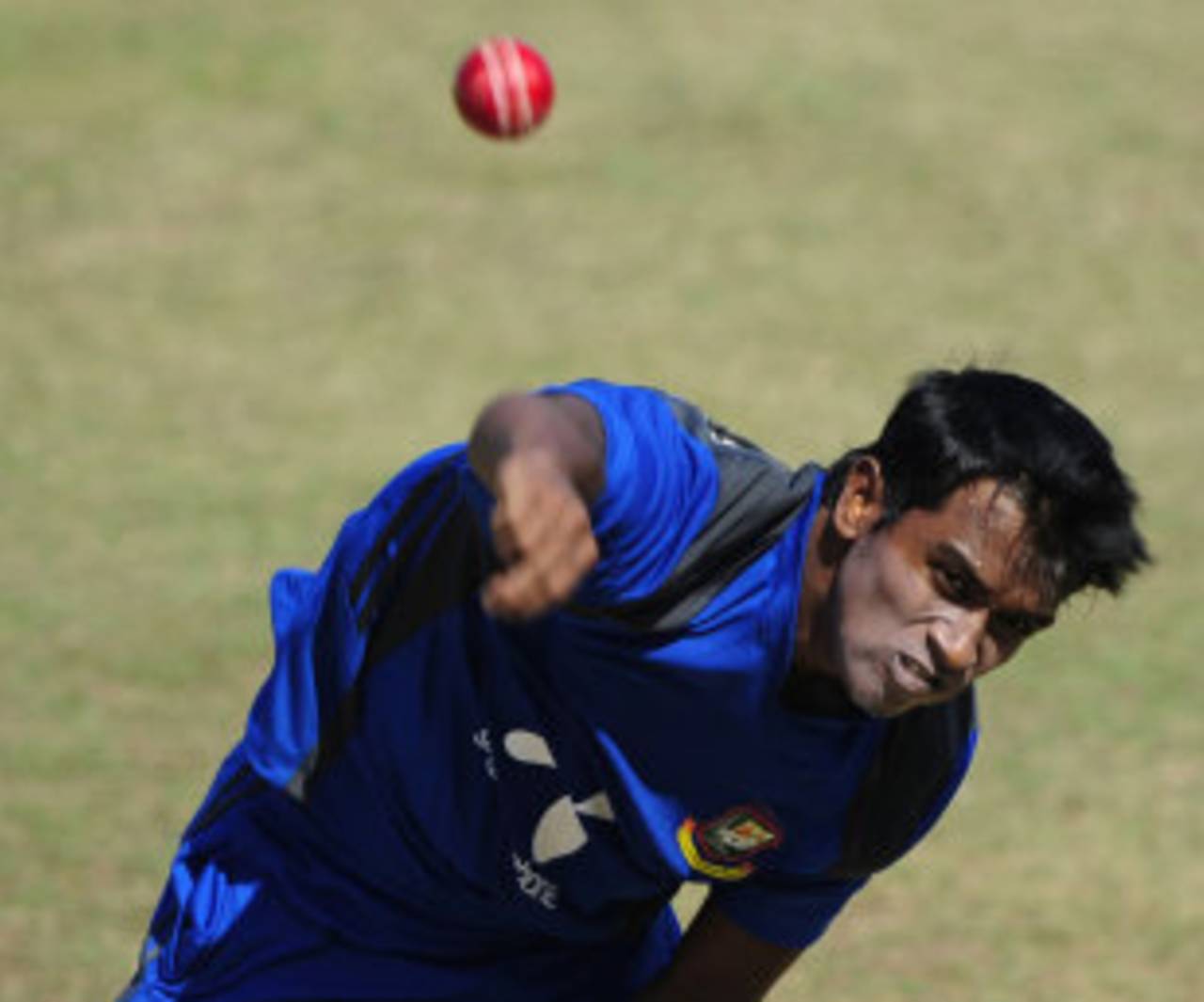 Rubel Hossain bowls in the nets ahead of the first Test against Pakistan, Chittagong, December 8, 2011 