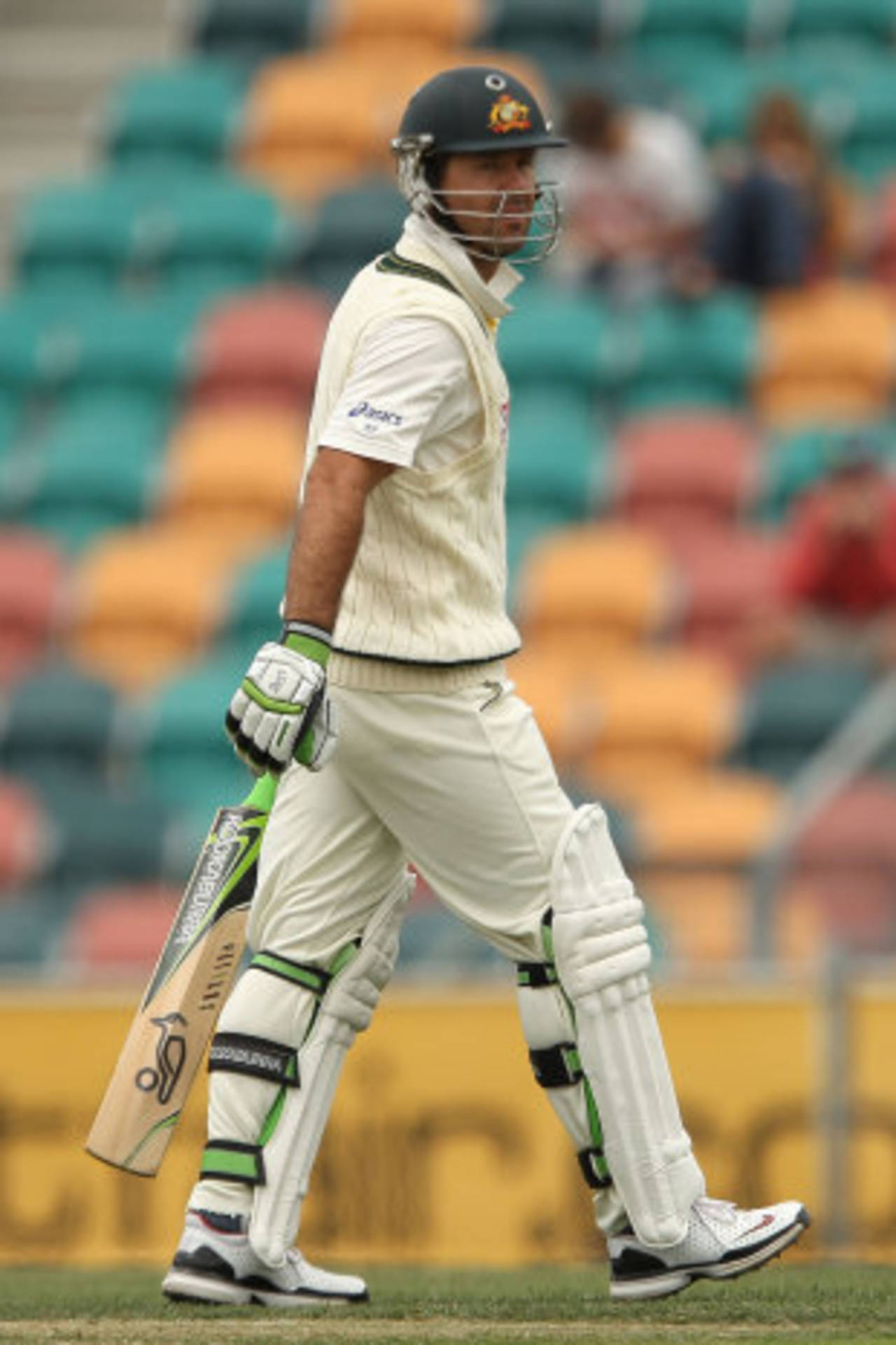 Ricky Ponting walks off for 16, Australia v New Zealand, 2nd Test, Hobart, 4th day, December 12 2011
