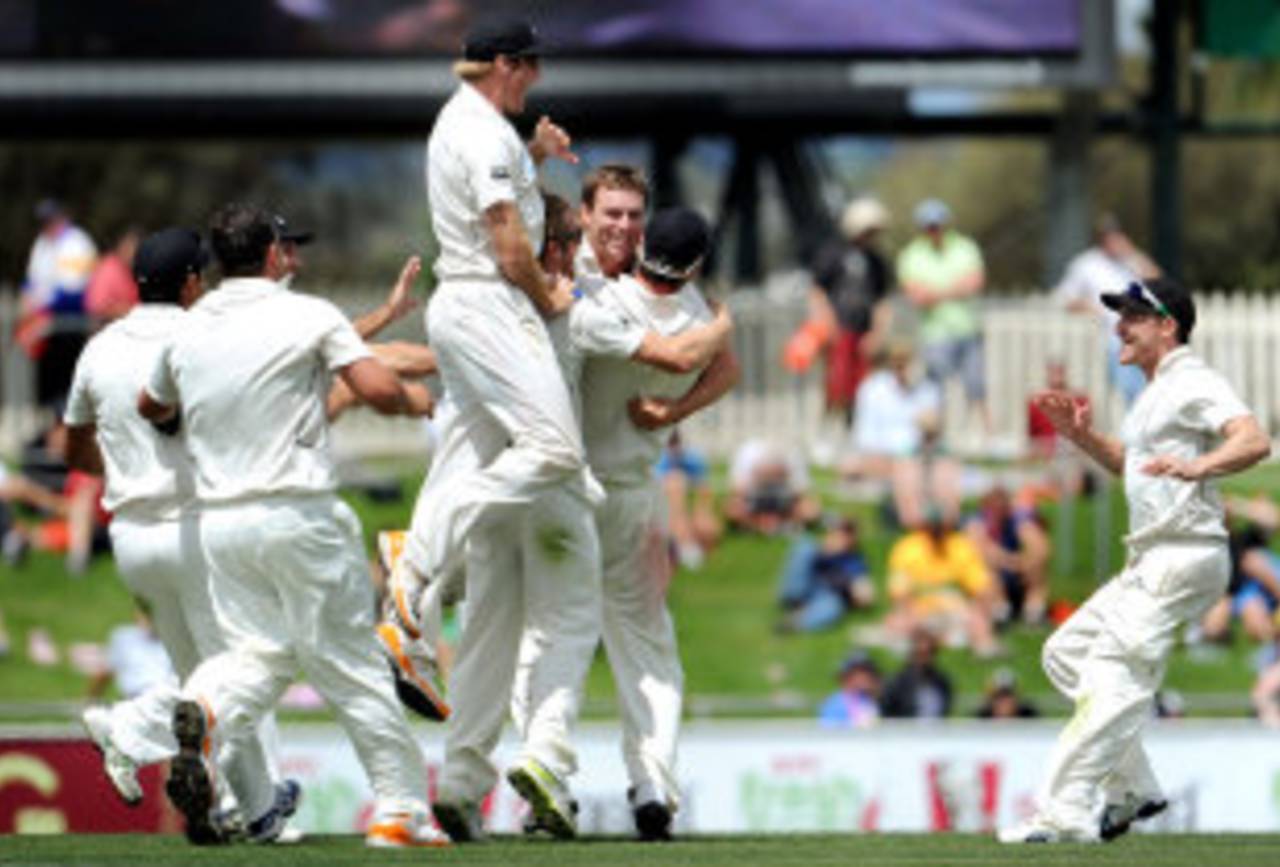 New Zealand celebrate the fall of the final wicket and their first Test win in Australia for 26 years&nbsp;&nbsp;&bull;&nbsp;&nbsp;AFP