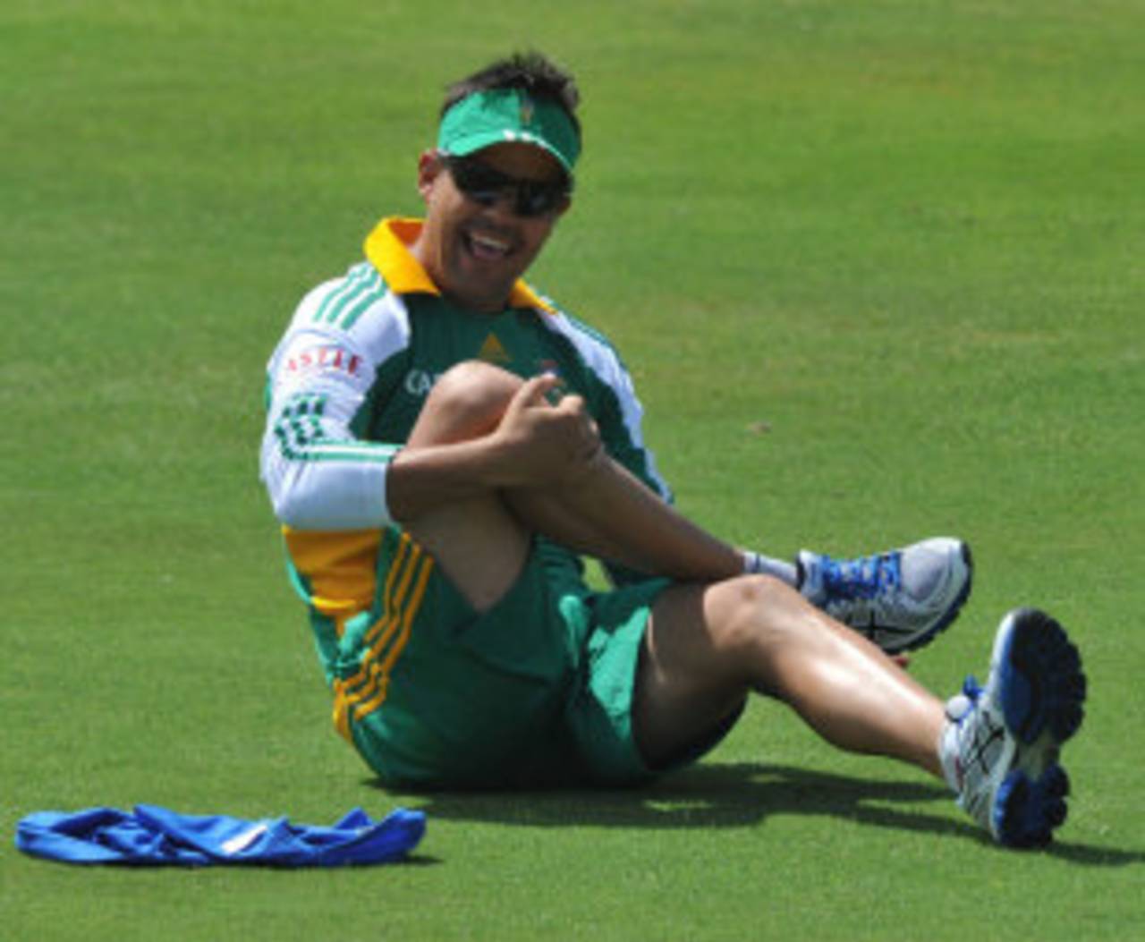 Jacques Rudolph stretches during training, Centurion, December 13, 2011 