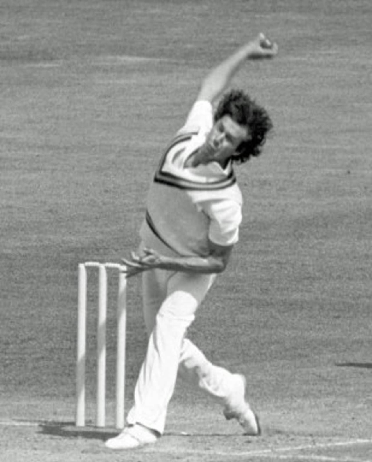 Imran Khan bowls, 1982