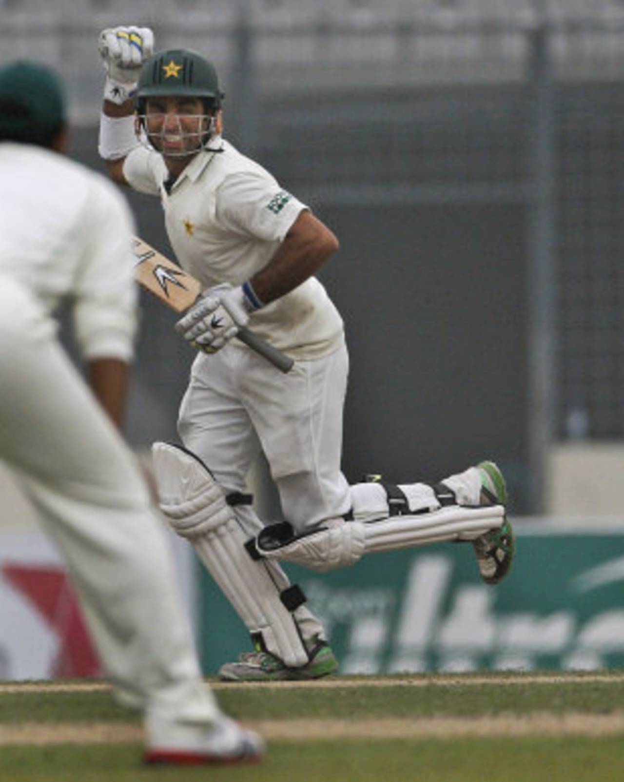Taufeeq Umar celebrates his century, Bangladesh v Pakistan, 2nd Test, Mirpur, 2nd day, December 18, 2011 