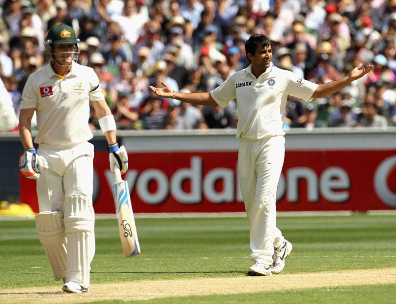 Zaheer Khan got rid of Brad Haddin early on day two, Australia v India, 1st Test, Melbourne, 2nd day, December 27, 2011