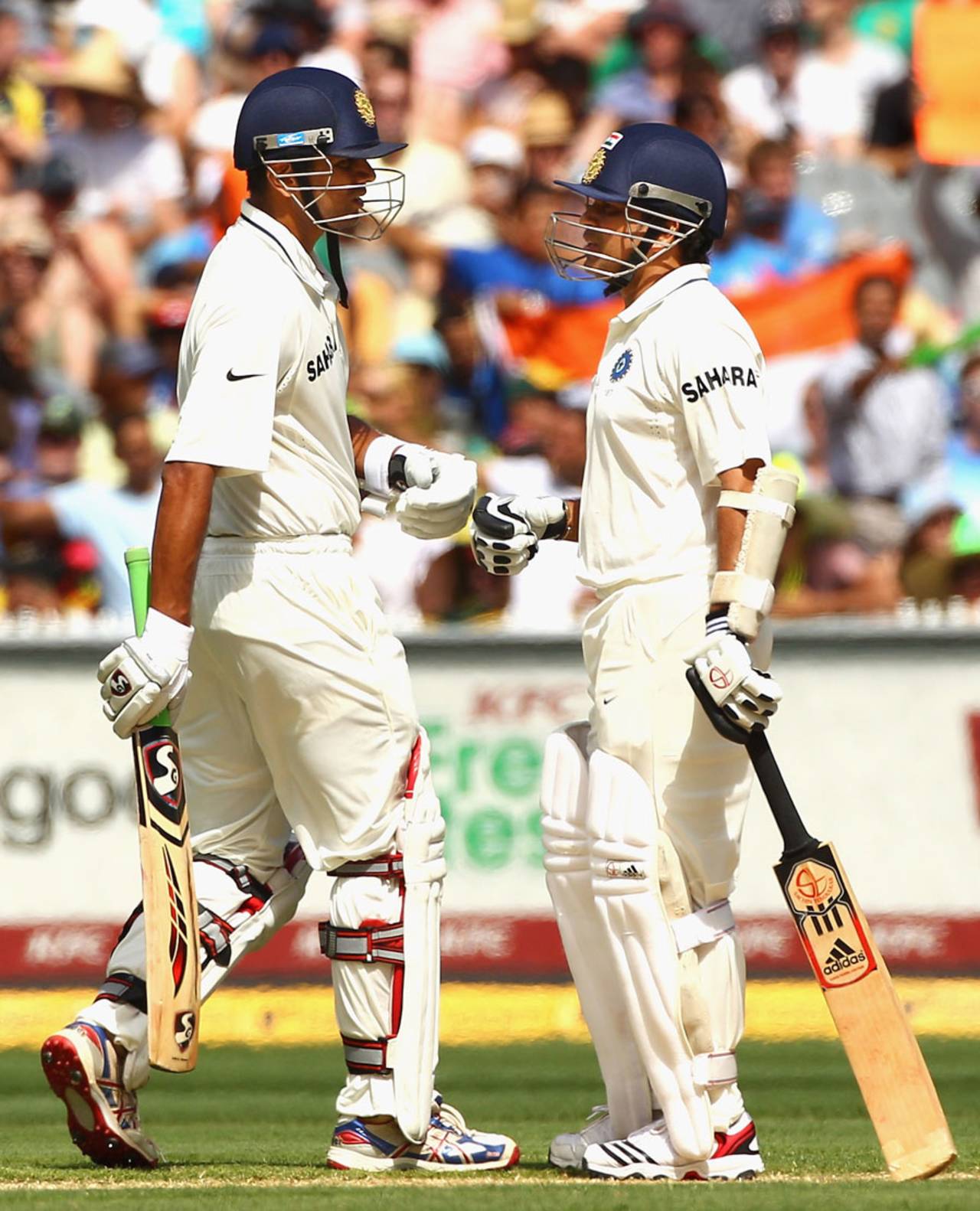 Rahul Dravid and Sachin Tendulkar put on their 20th century stand in Tests, Australia v India, 1st Test, Melbourne, 2nd day, December 27, 2011
