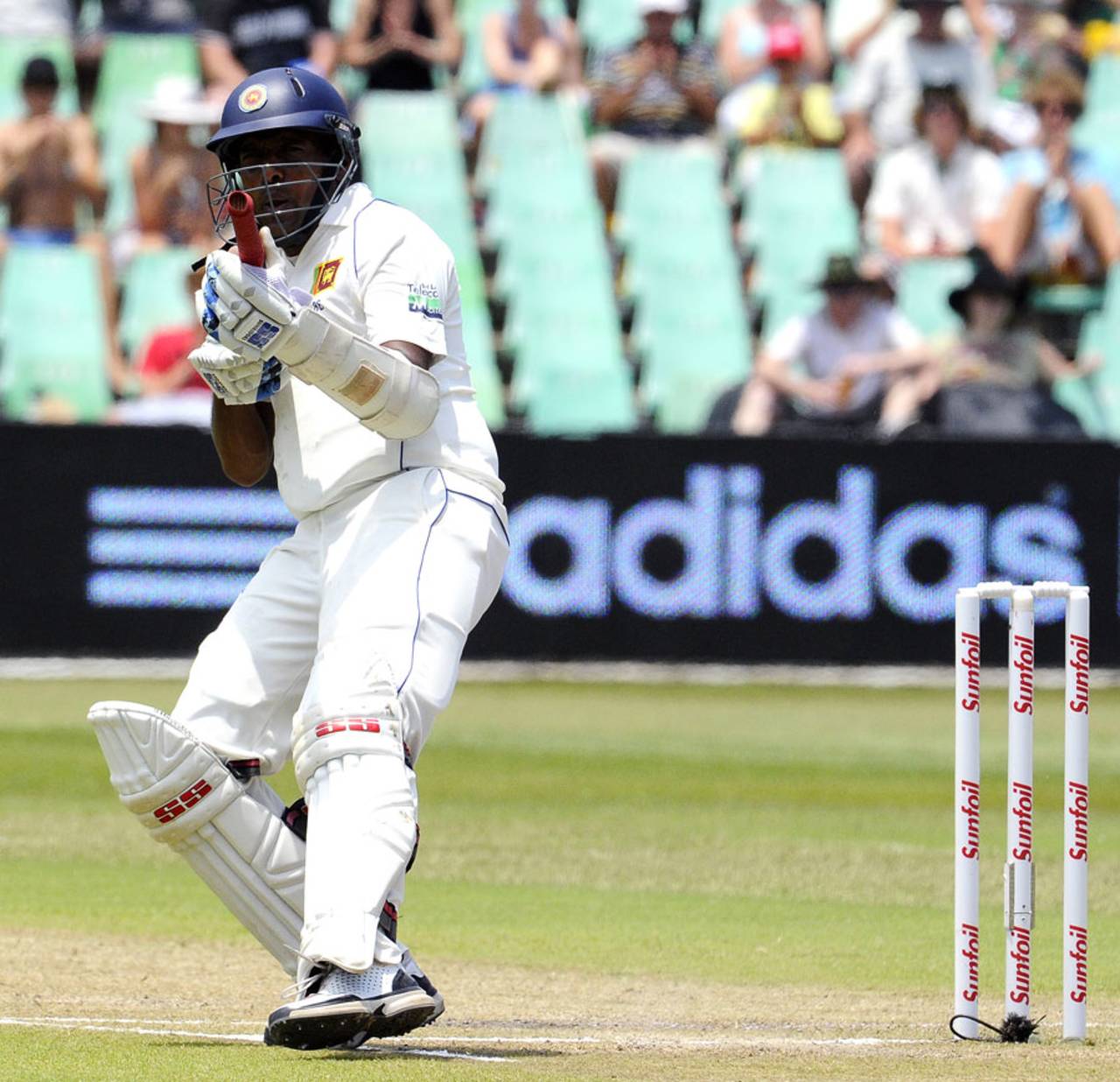 Thilan Samaraweera celebrates getting to a century, South Africa v Sri Lanka, 2nd Test, Durban, 2nd day, December 27, 2011