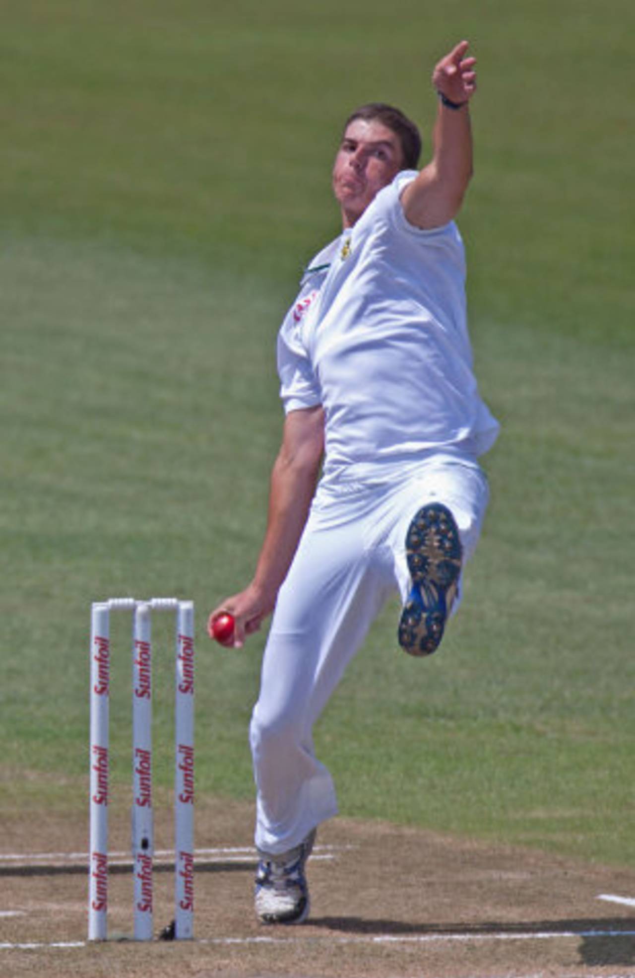 Marchant de Lange finished with 7 for 81, the second best figures by a South African on debut, South Africa v Sri Lanka, 2nd Test, Durban, 2nd day, December 27, 2011