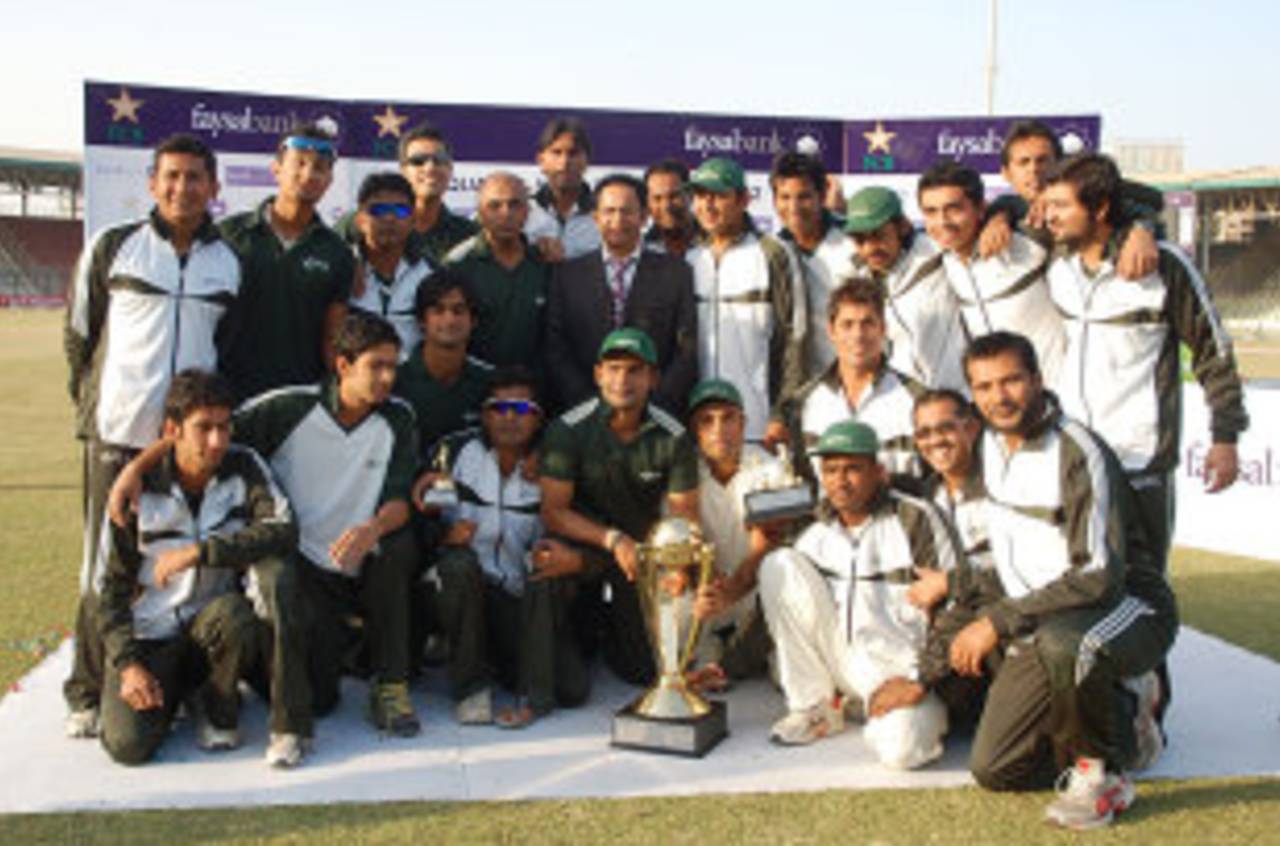 Pakistan International Airlines pose with the 2011-12 Quaid-e-Azam Trophy, Karachi, 