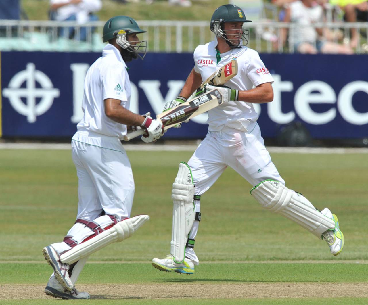 Hashim Amla and AB de Villiers during their 76-run stand, South Africa v Sri Lanka, 2nd Test, Durban, 2nd day, December 27, 2011