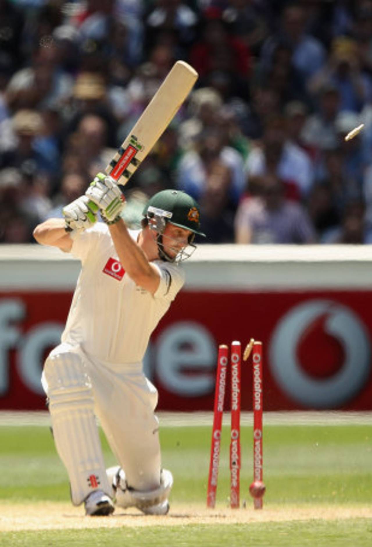 Shaun Marsh is cleaned up, Australia v India, 1st Test, Melbourne, 3rd day, December 28, 2011