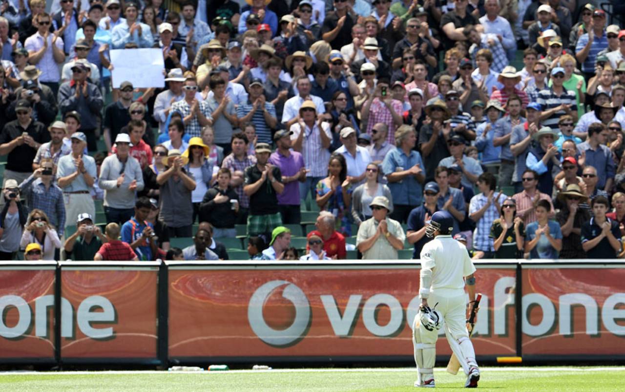 Sachin Tendulkar gets a standing ovation of the MCG, Australia v India, 1st Test, Melbourne, 4th day, December 29, 2011