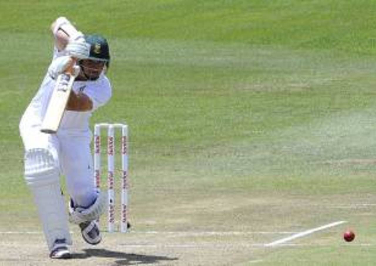 Graeme Smith drives through the off side, South Africa v Sri Lanka, 2nd Test, Durban, 4th day, December 29, 2011