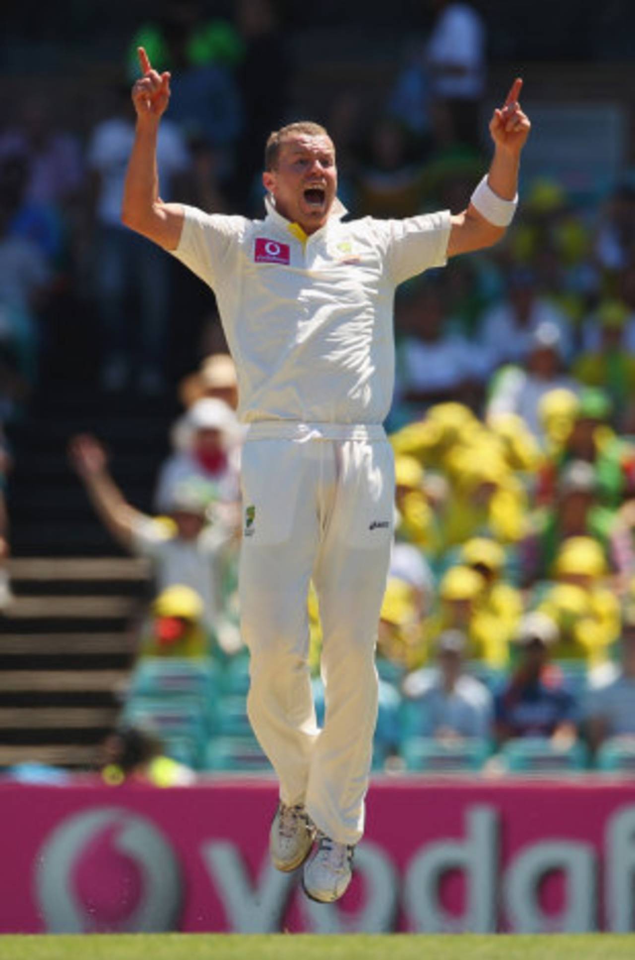 Peter Siddle is ecstatic after snagging Rahul Dravid, Australia v India, 2nd Test, Sydney, 1st day, January 3, 2012