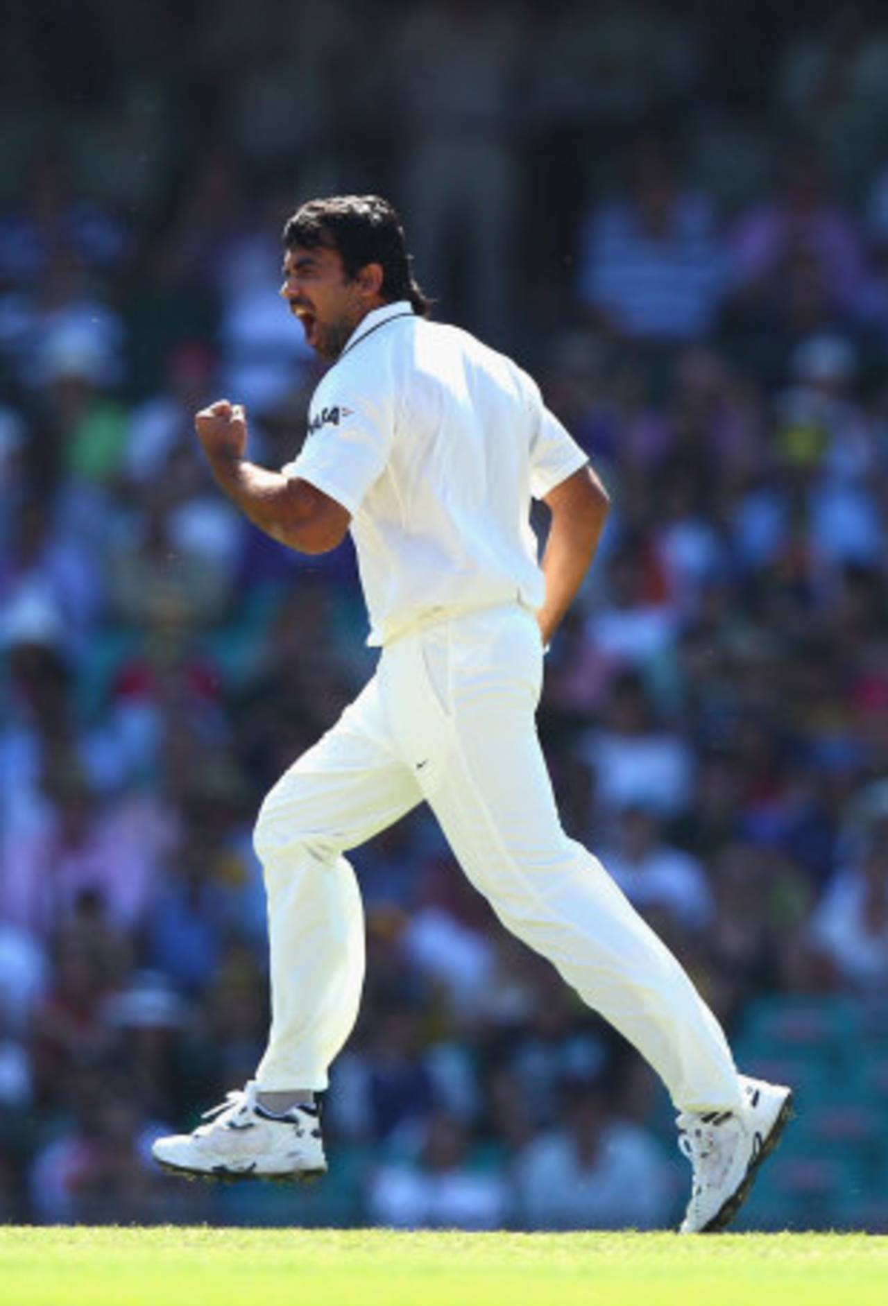 Zaheer Khan picked up three early wickets, Australia v India, 2nd Test, Sydney, 1st day, January 3, 2012