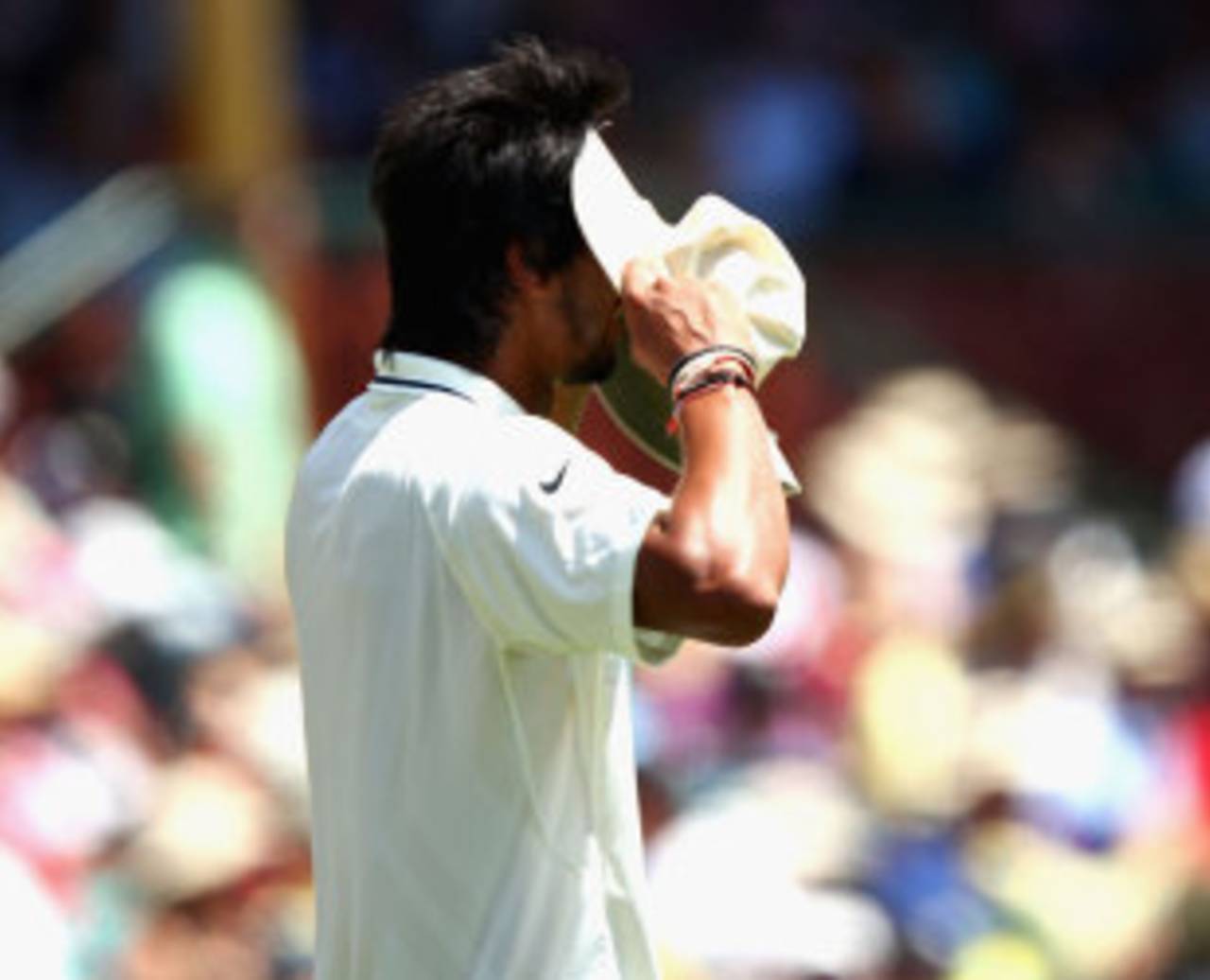 Ishant Sharma's reaction sums up India's morning, Australia v India, 2nd Test, Sydney, 2nd day, January 4, 2012
