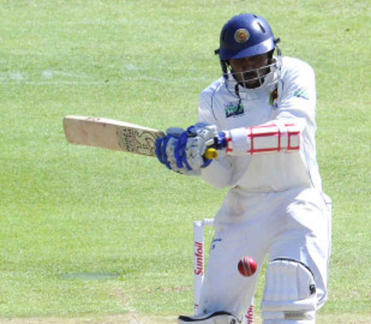 Tillakaratne Dilshan lines up a pull shot, South Africa v Sri Lanka, 3rd Test, Cape Town, 2nd day, January 4, 2012