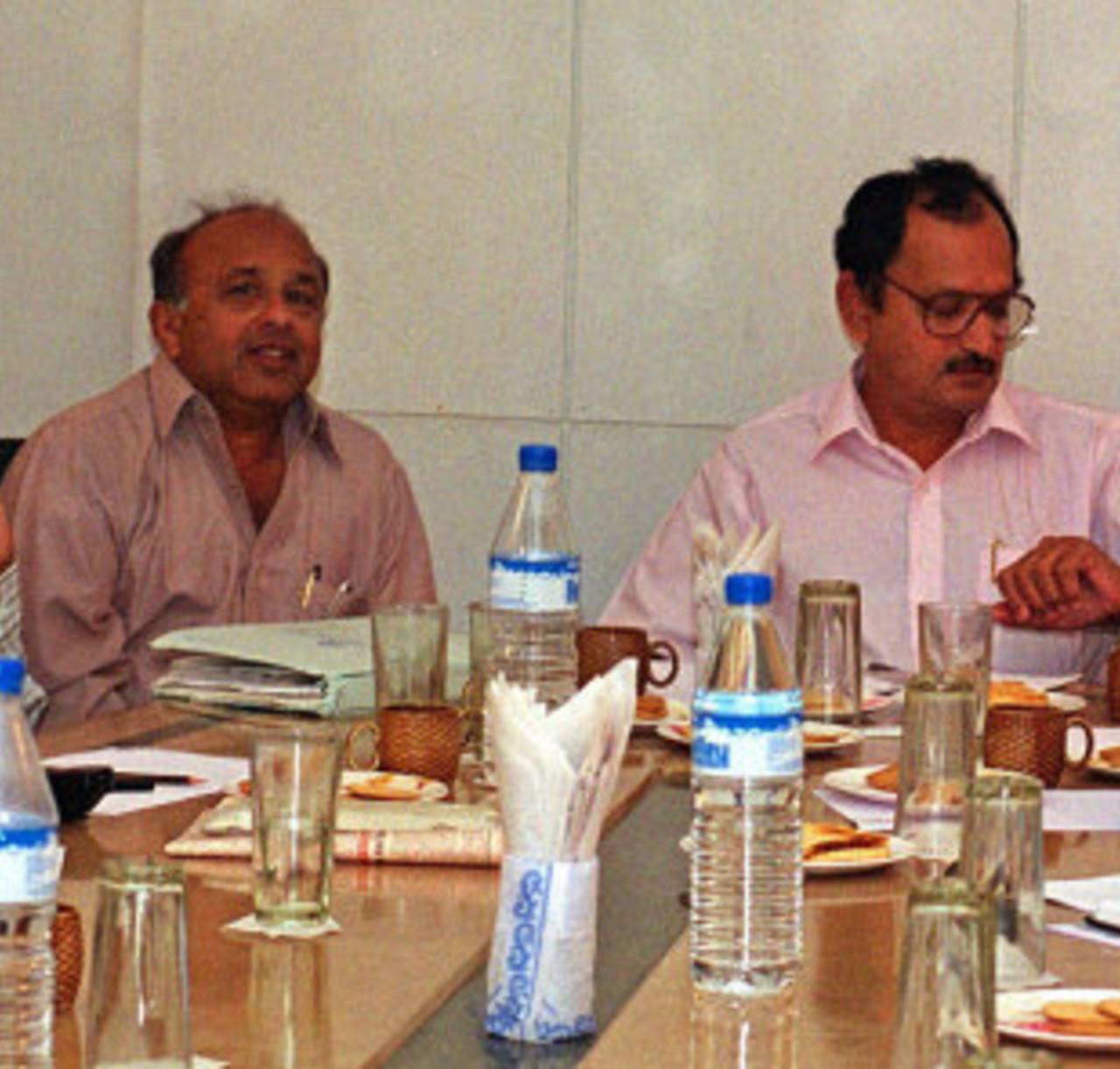 Jaywant Lele and Ajit Wadekar attend the World Cup selection meeting, Mumbai, March 15, 1999
