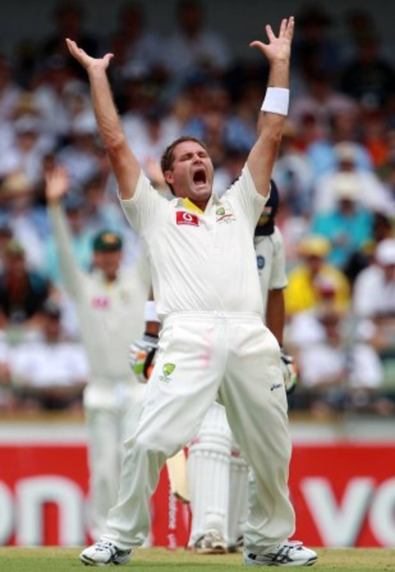 Ryan Harris roars an appeal, Australia v India, 3rd Test, Perth, 1st day, January 13, 2012