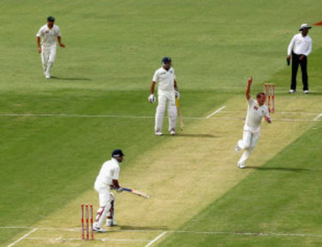 Peter Siddle celebrates getting rid of Virat Kohli, Australia v India, 3rd Test, Perth, 1st day, January 13, 2012