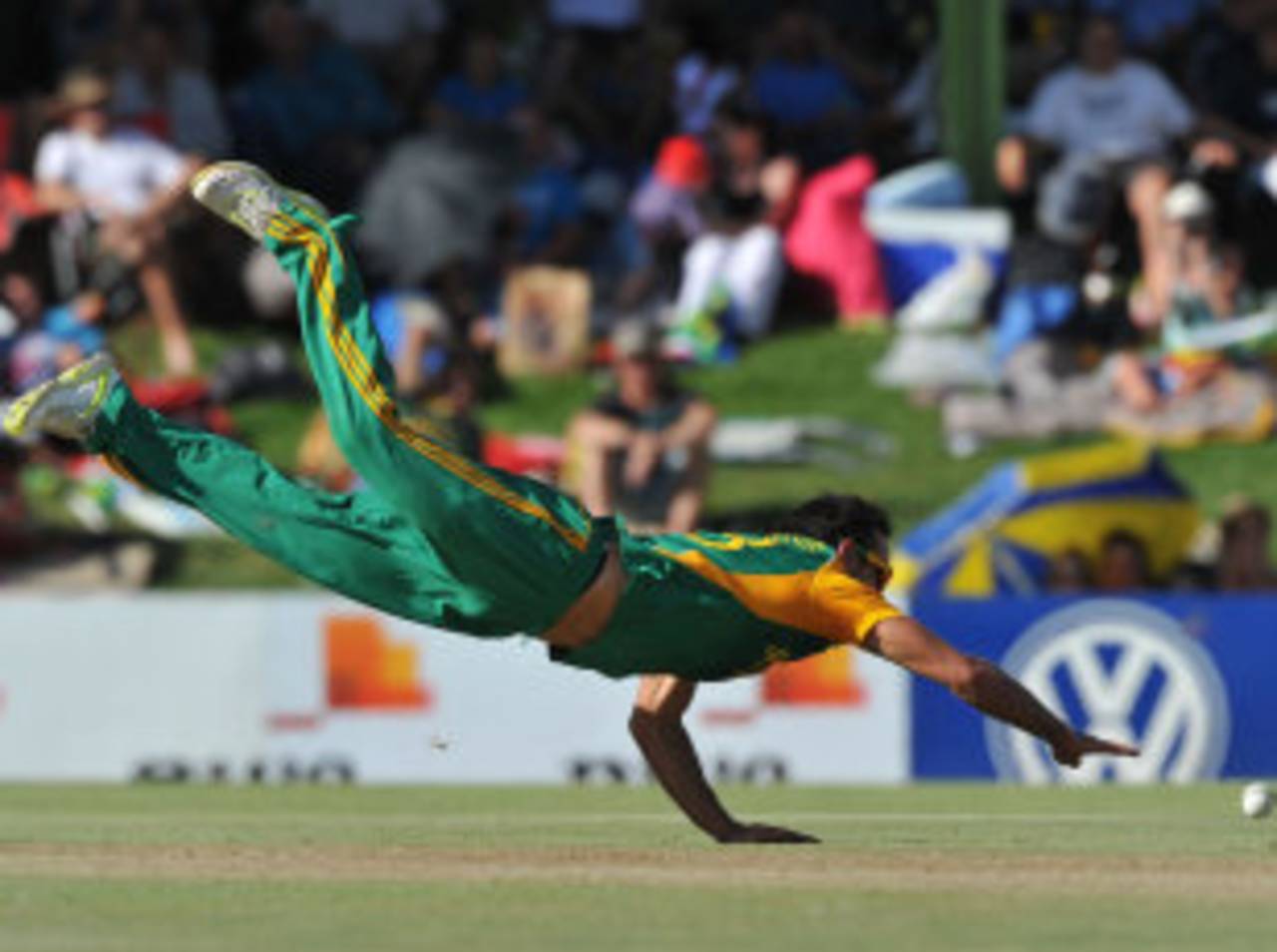 Faf du Plessis was brilliant in the field, South Africa v Sri Lanka, 3rd ODI, Bloemfontein, January 17, 2012