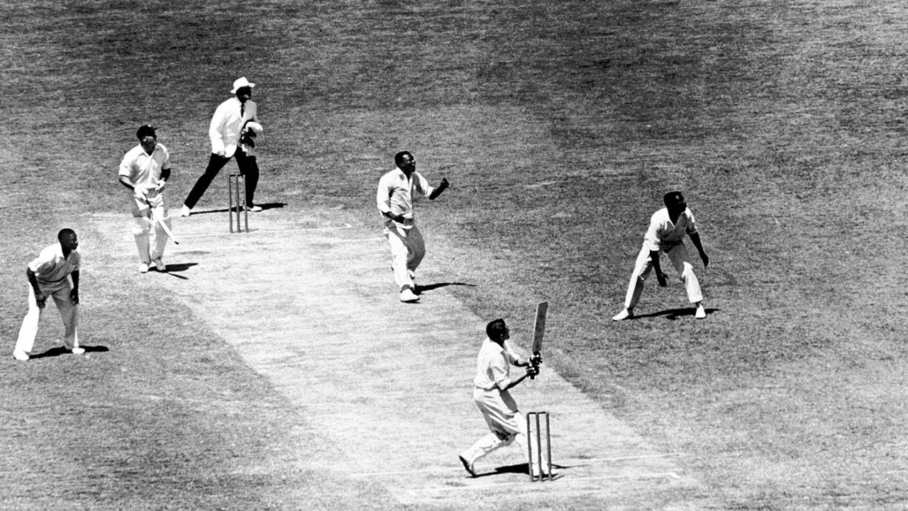 Alan Davidson hooks Wes Hall, Australia v West Indies, 5th Test, Melbourne, 3rd day, February 13, 1961