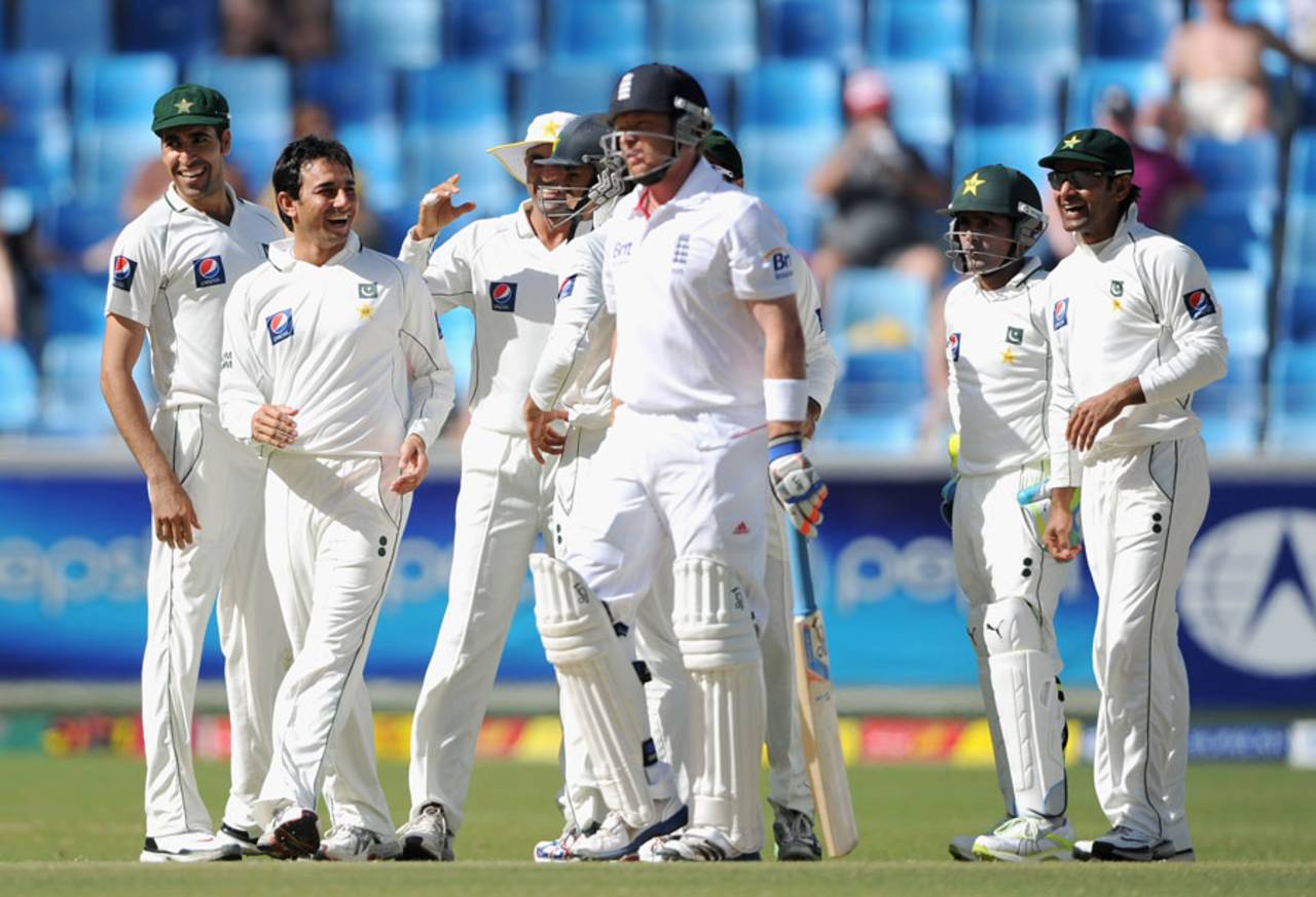 Ian Bell was dismissed again by a Saeed Ajmal doosra, Pakistan v England, 1st Test, Dubai, 3rd day, January 19, 2012