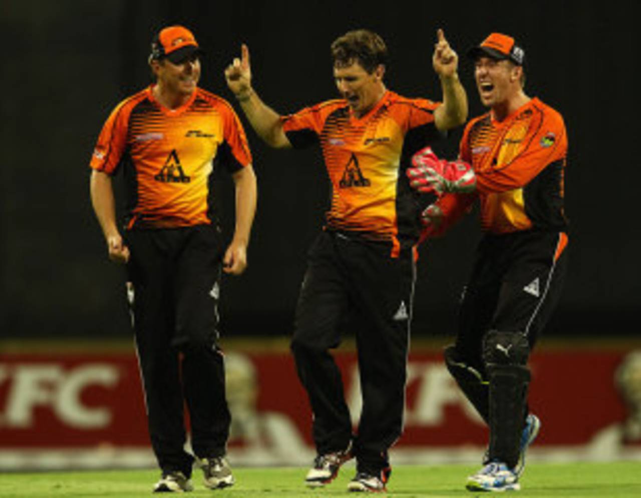 Brad Hogg picked up two wickets in the BBL semi-final, Perth Scorchers v Melbourne Stars, BBL, 1st semi-final, Perth, January 21, 2012