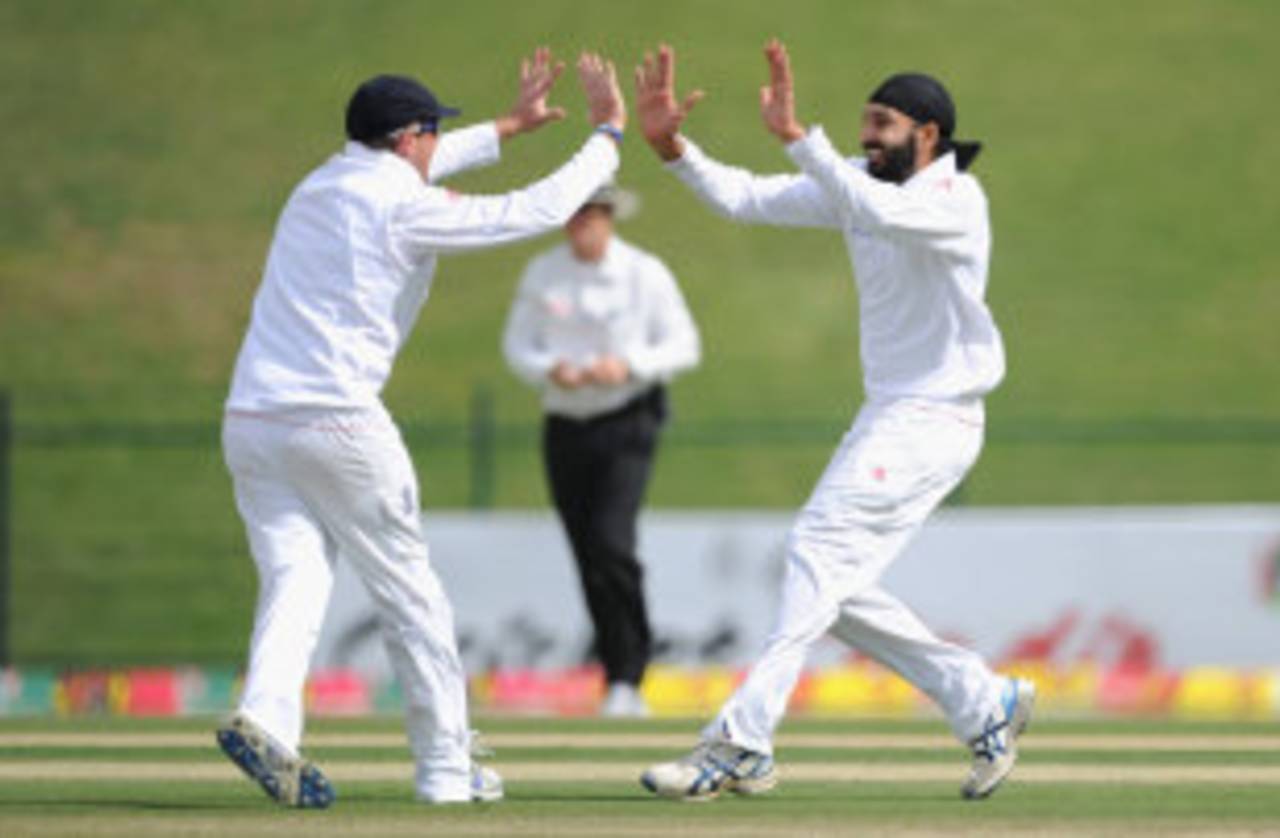 Monty Panesar celebrates his first wicket with Graeme Swann, Pakistan v England, 2nd Test, Abu Dhabi, 1st Day, January, 25, 2012