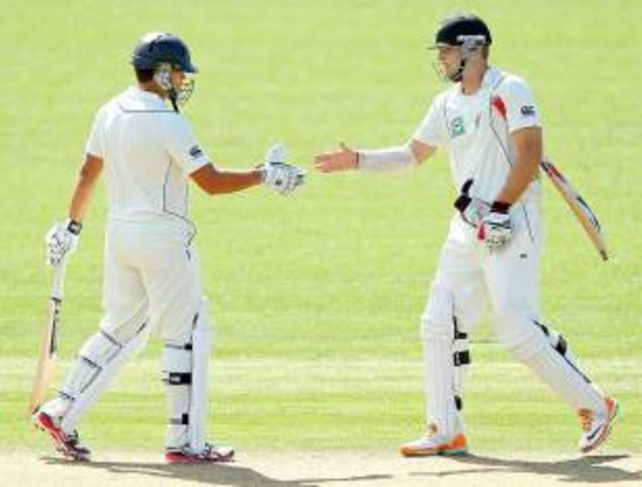 Daniel Vettori and Ross Taylor were involved in a counter-attacking stand, New Zealand v Zimbabwe, Only Test, Napier, 1st day, January 26, 2012