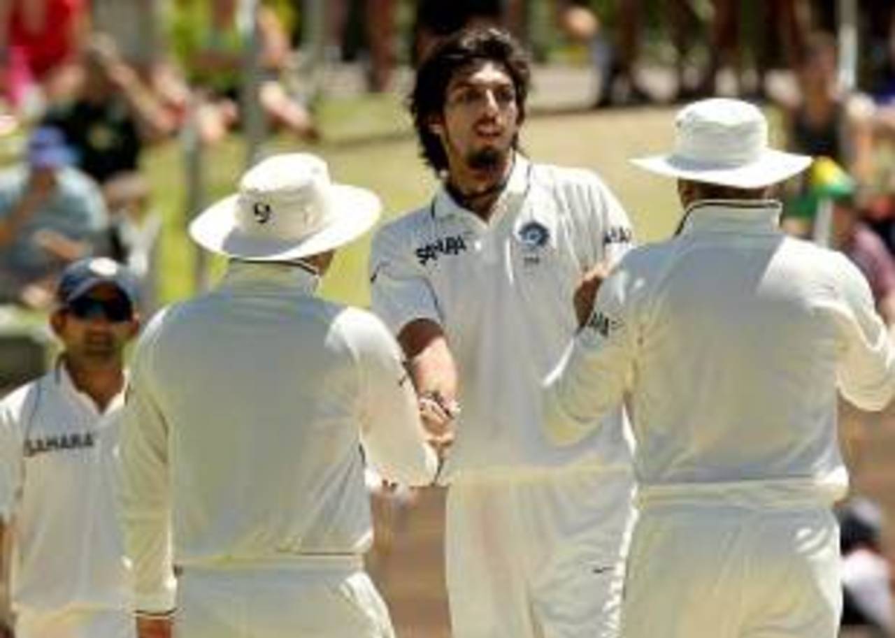 Ishant Sharma trapped Michael Hussey in front, Australia v India, 4th Test, Adelaide, 4th day, January 27, 2012