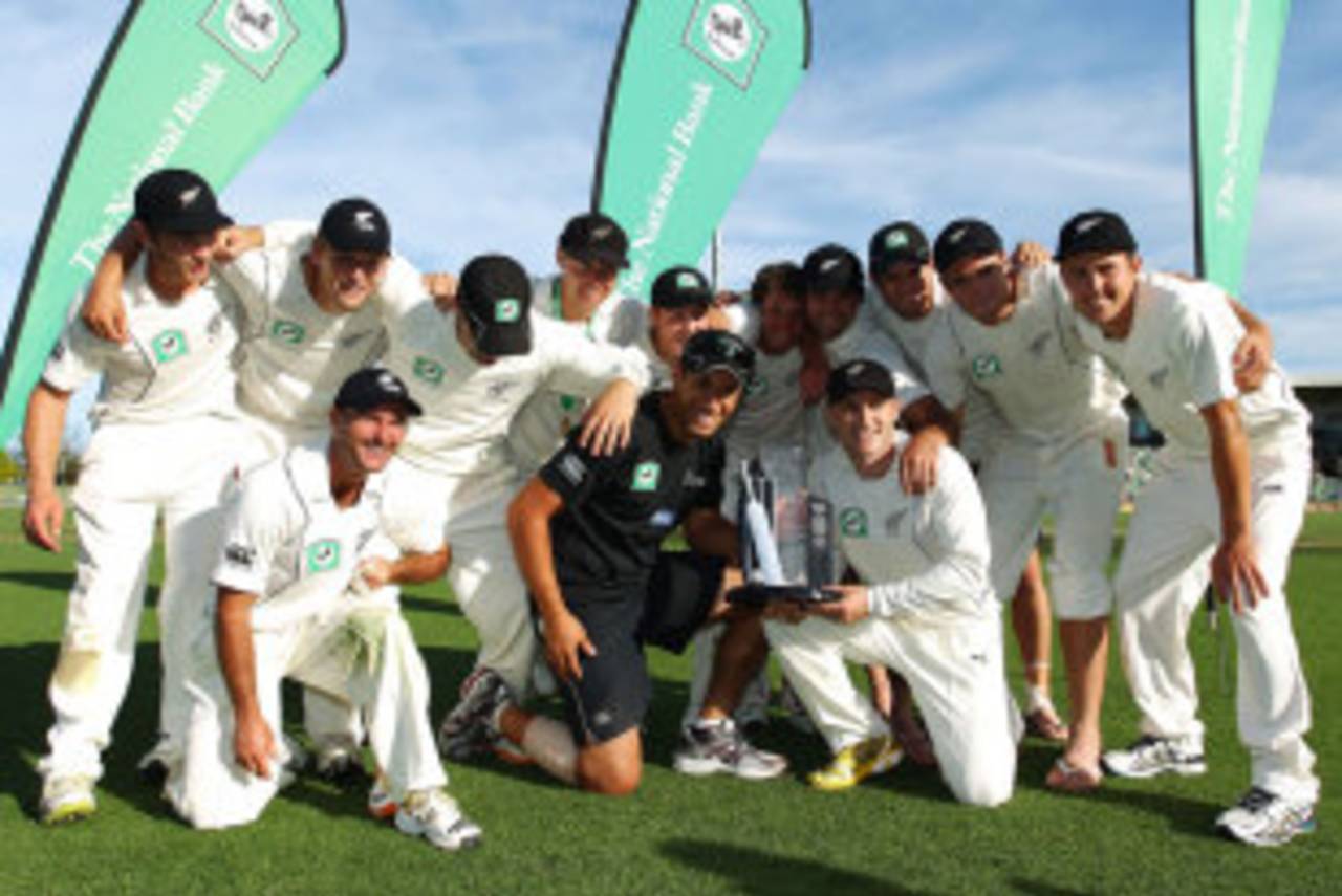 The New Zealand team with the trophy, New Zealand v Zimbabwe, Only Test, Napier, 3rd day, January 28, 2012
