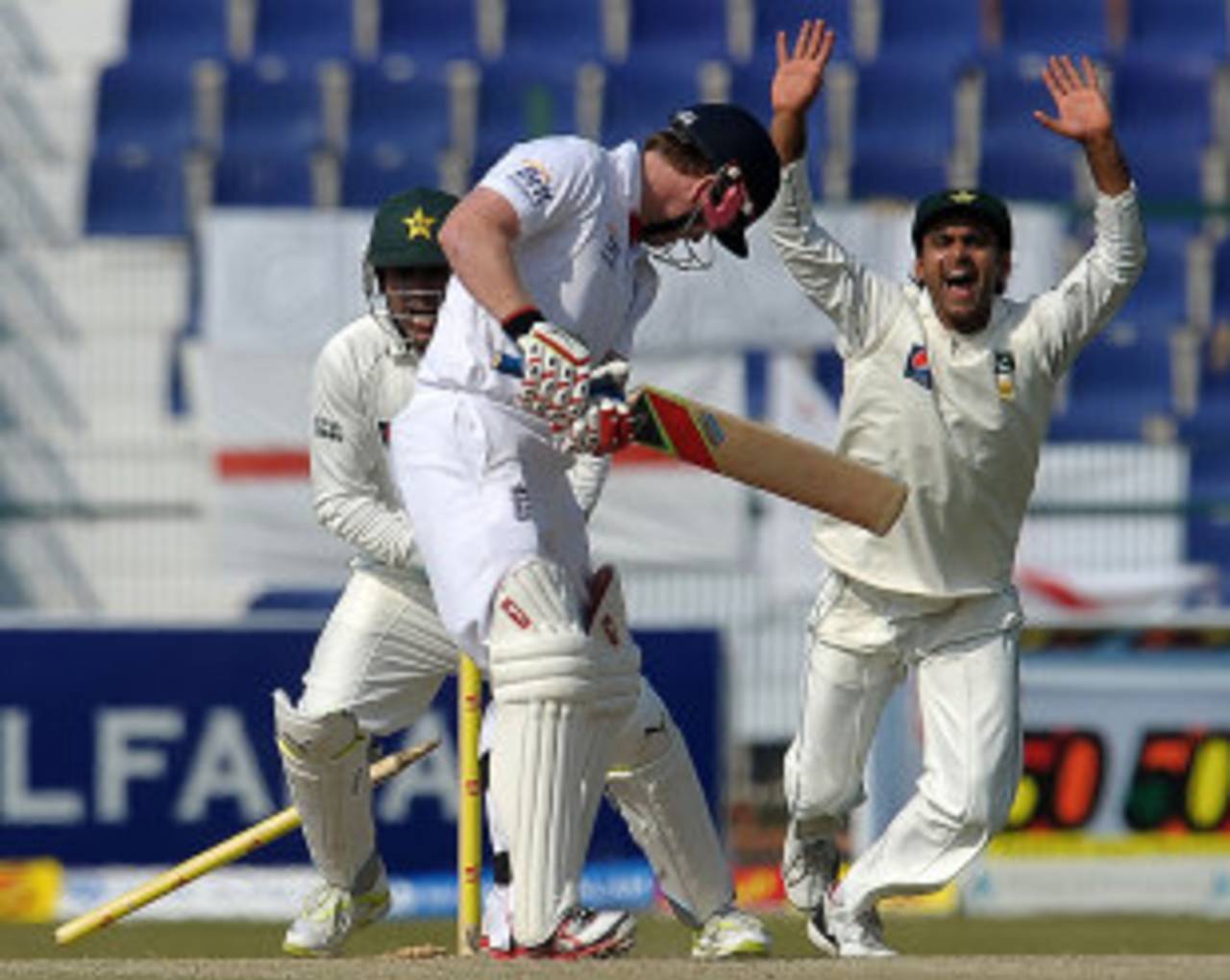 Eoin Morgan loses his off stump to Abdur Rehman, Pakistan v England, 2nd Test, Abu Dhabi, 4th day, January 28, 2012