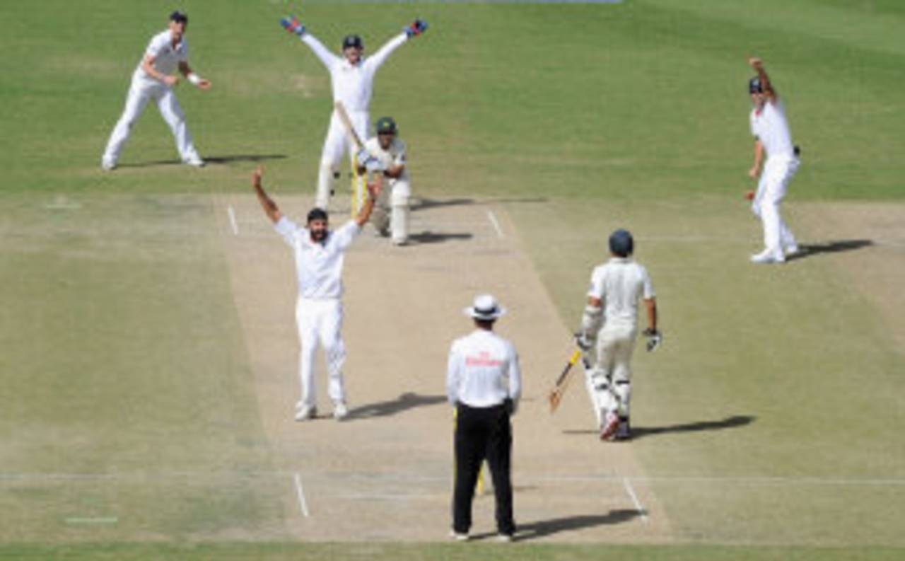 Monty Panesar removes Asad Shafiq on his way to a five-wicket haul, Pakistan v England, 3rd Test, Dubai, 3rd day, February 5, 2012 