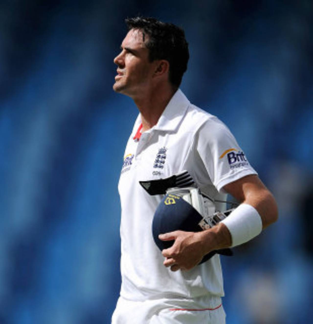 Kevin Pietersen walks back after another failure, Pakistan v England, 3rd Test, Dubai, 4th day, February 6, 2012 