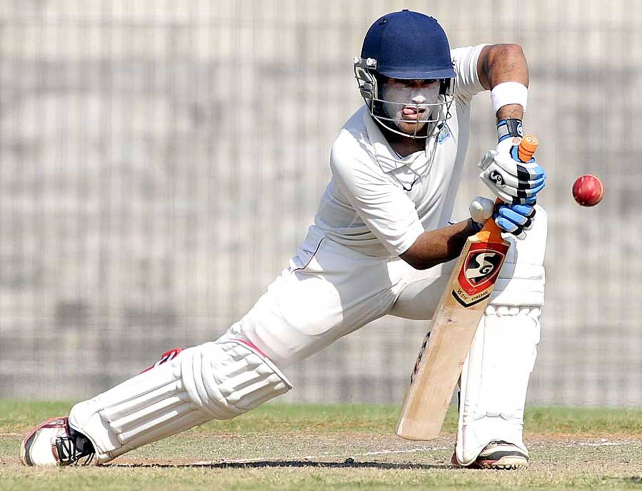 Robin Bist defends, South Zone v Central Zone, Duleep Trophy 2011-12 semi-final, 3rd day, February 6, 2012