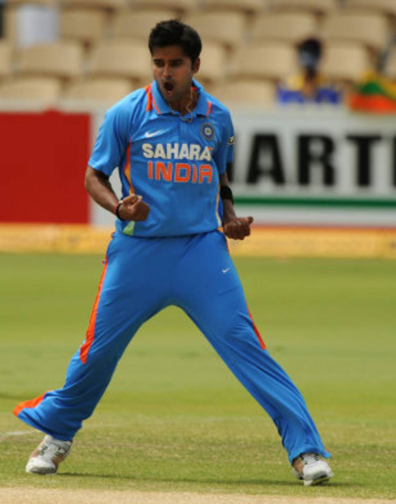 Vinay Kumar struck on the second ball of the match, India v Sri Lanka, Commonwealth Bank Series, Adelaide, February 14, 2012