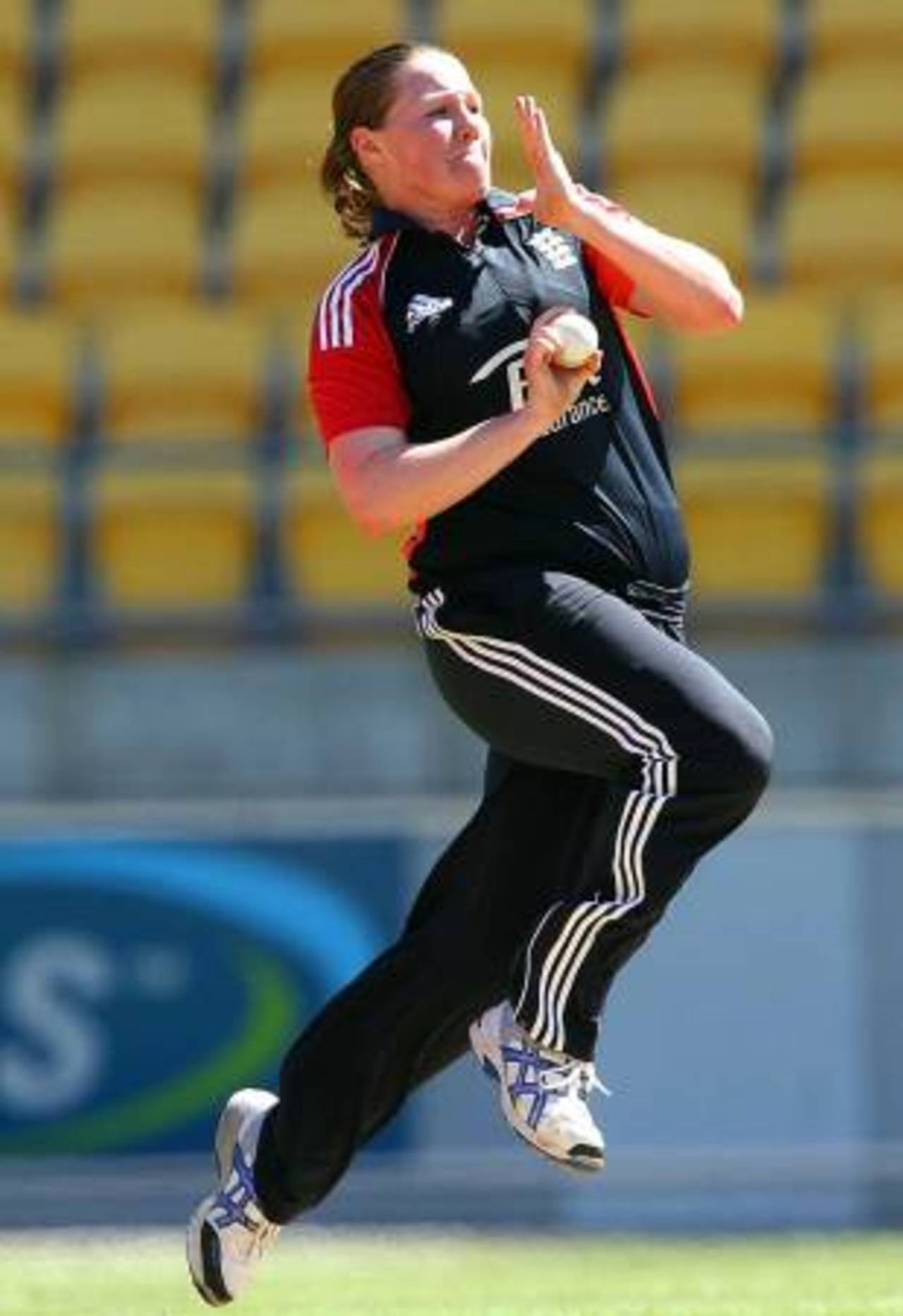 Anya Shrubsole picked up a five-for, New Zealand women v England women, 1st T20I, Wellington, February 17, 2012