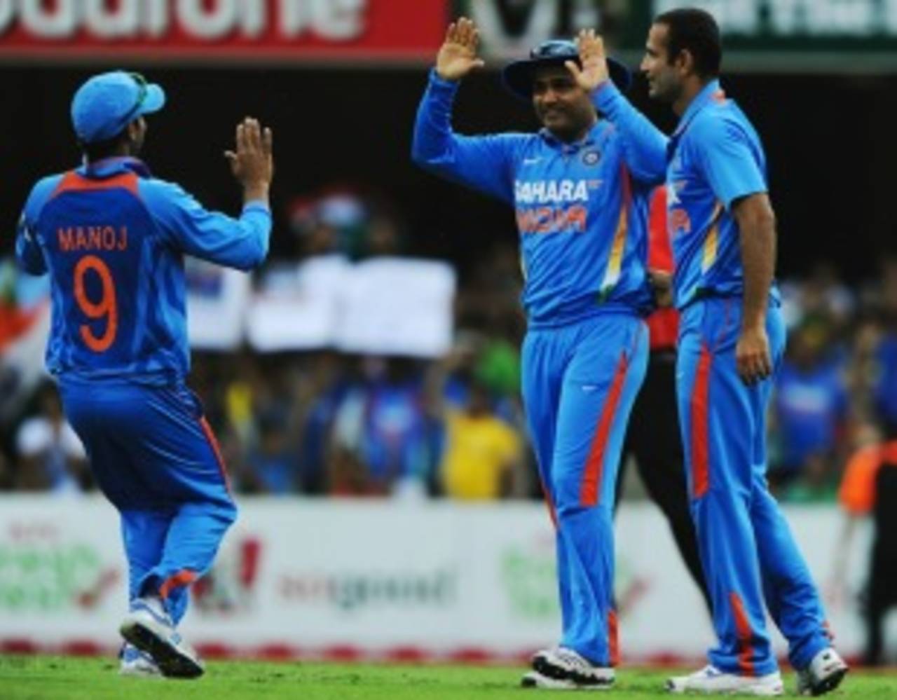 Virender Sehwag, Irfan Pathan and Manoj Tiwary celebrate Mahela Jayawardene's wicket, India v Sri Lanka, CB Series, Brisbane, February 21, 2012