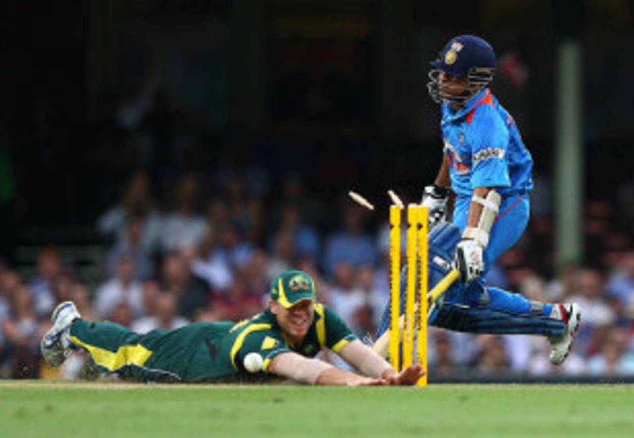 MS Dhoni on Tendulkar's run-out: "I don't think we can justify the fact that [Brett] Lee was going towards the point fielder. I don't think he had any business there."&nbsp;&nbsp;&bull;&nbsp;&nbsp;Getty Images