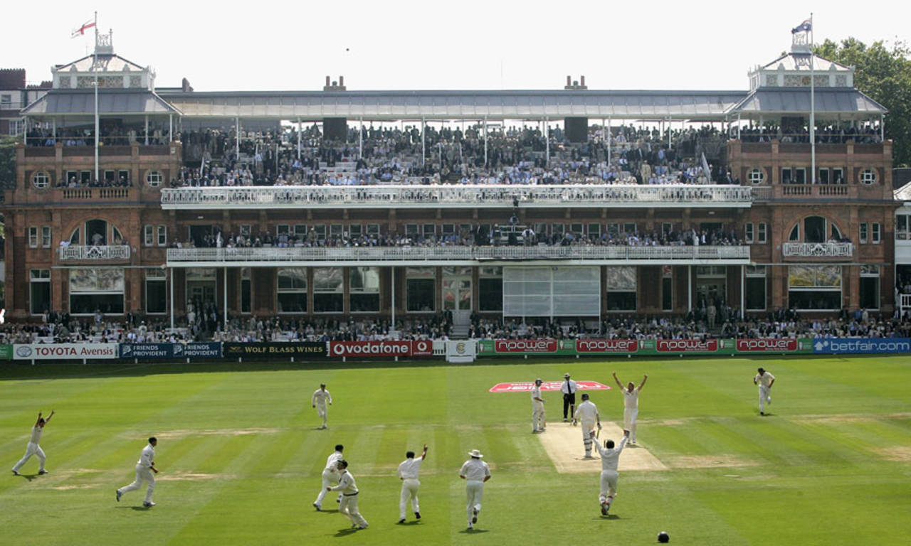 Glenn McGrath takes his 500th Test wicket, England v Australia, 1st Test, Lord's, 1st day, July 21, 2005 