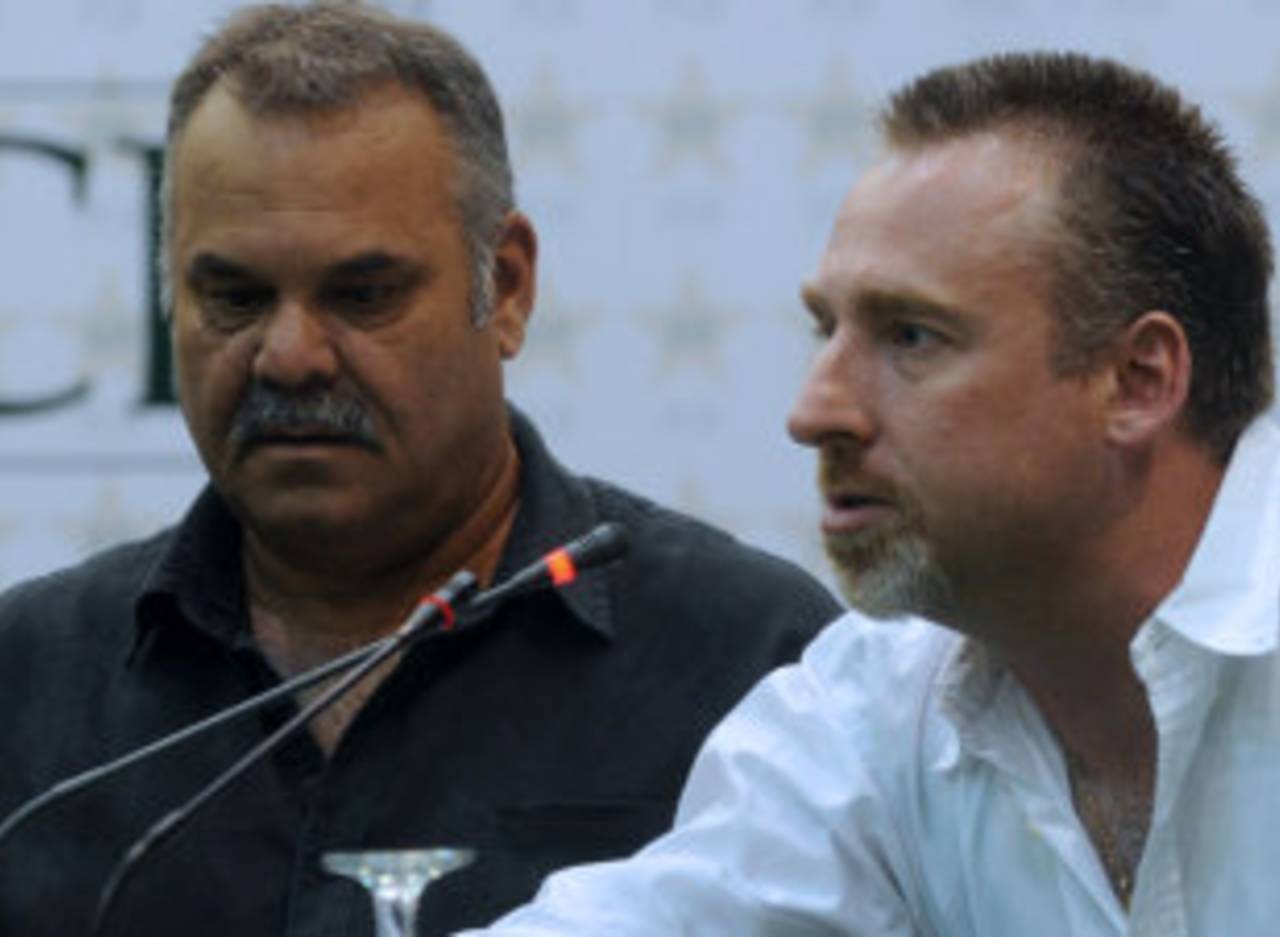 Dav Whatmore and Julien Fountain at a press conference, Lahore, March 4, 2012 