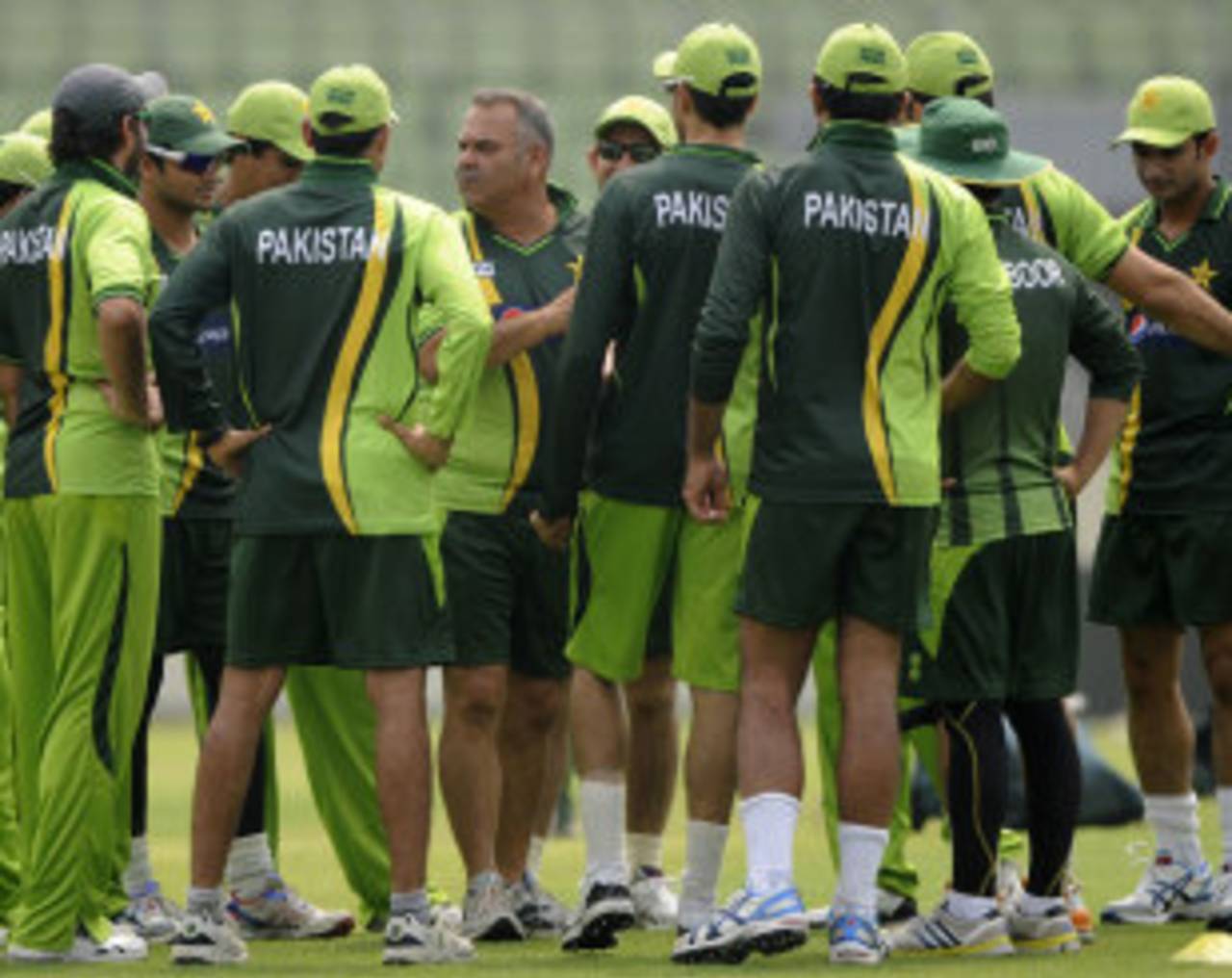 Pakistan coach Dav Whatmore has a chat with his players, Mirpur, March 10, 2012