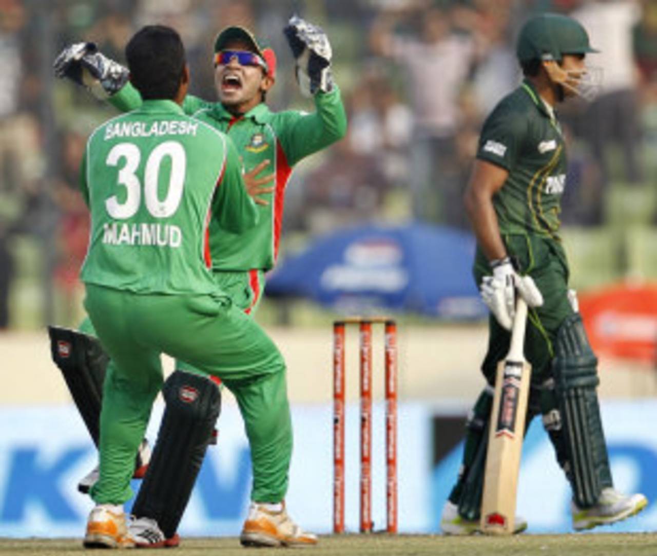 Mushfiqur Rahim celebrates Umar Akmal's wicket, Bangladesh v Pakistan, Asia Cup. final, Mirpur, March 22, 2012