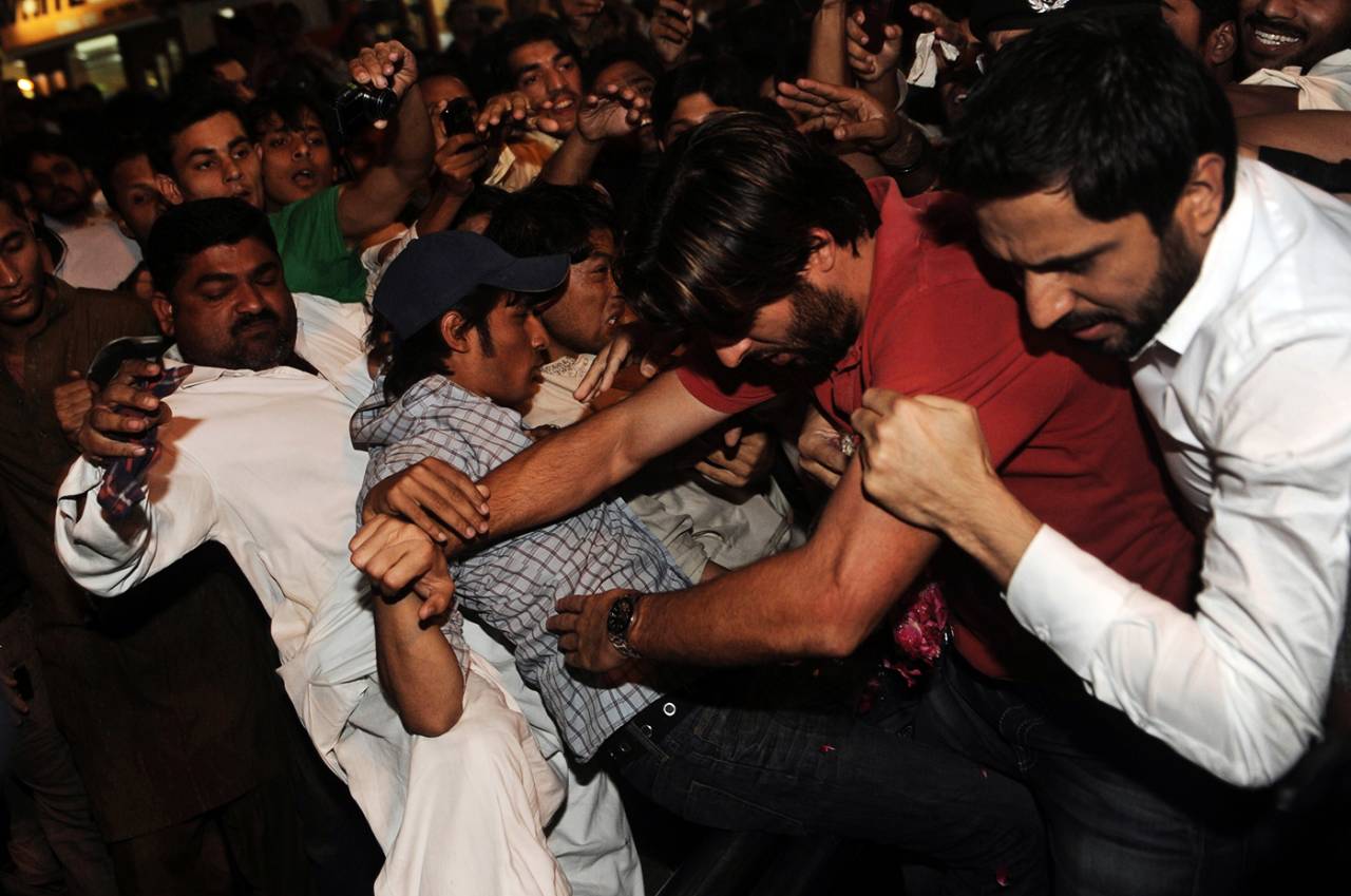 Afridi gets into a scuffle with fans at Karachi airport&nbsp;&nbsp;&bull;&nbsp;&nbsp;AFP