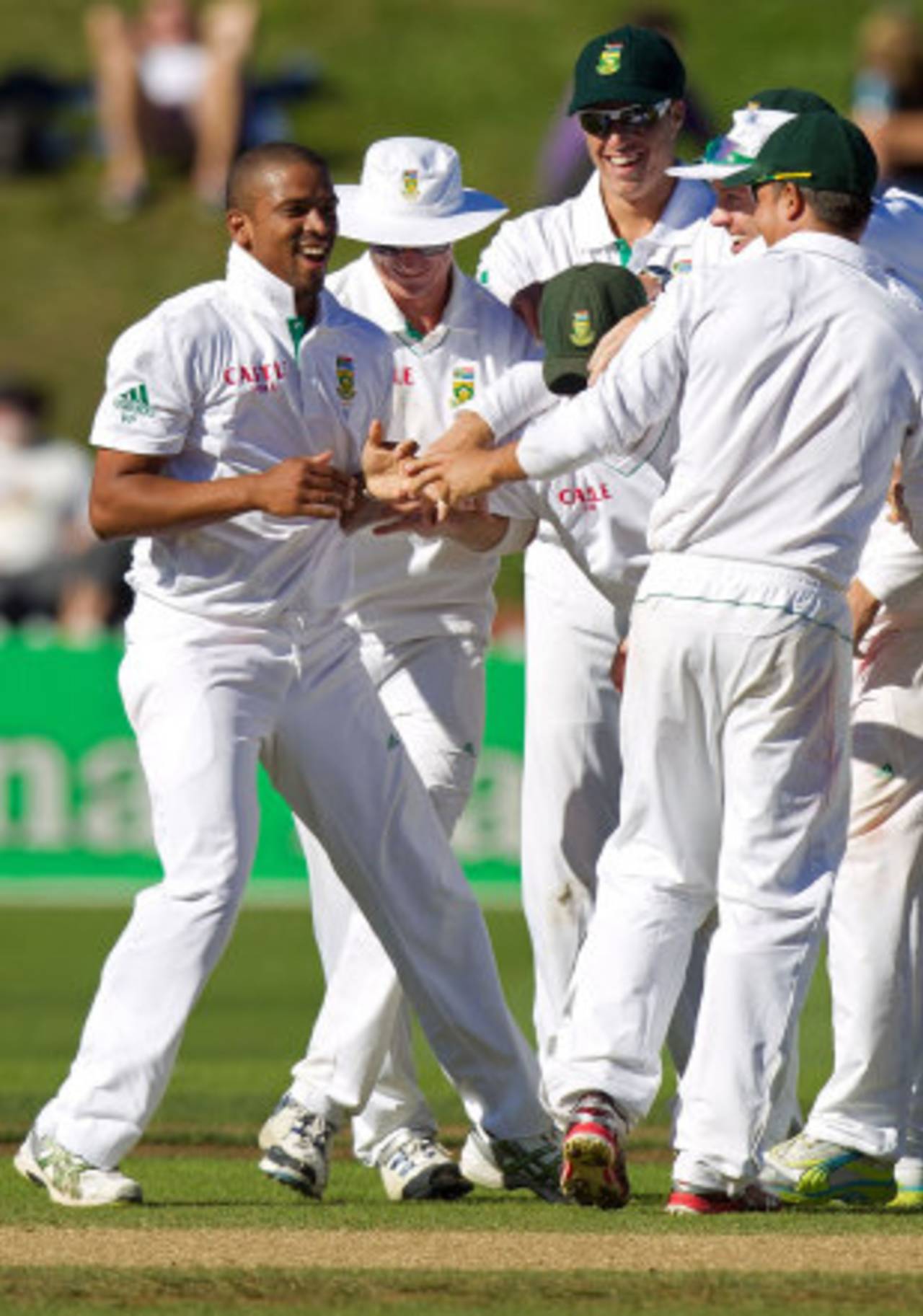 South Africa get together after one of Vernon Philander's wickets, New Zealand v South Africa, 3rd Test, Wellington, 4th day, March 26, 2012